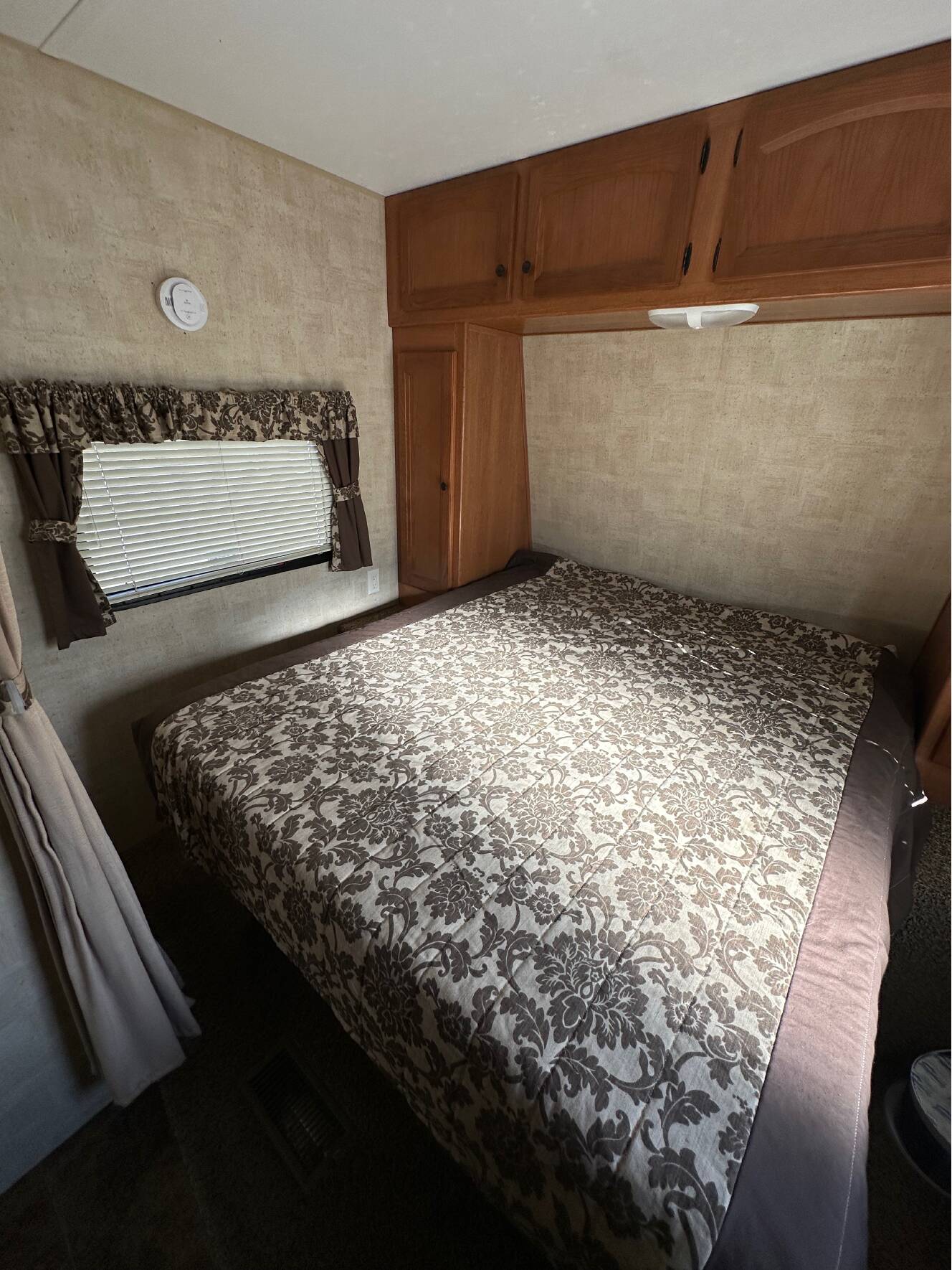 A photo of this 2011 Keystone HIDEOUT 26RLS