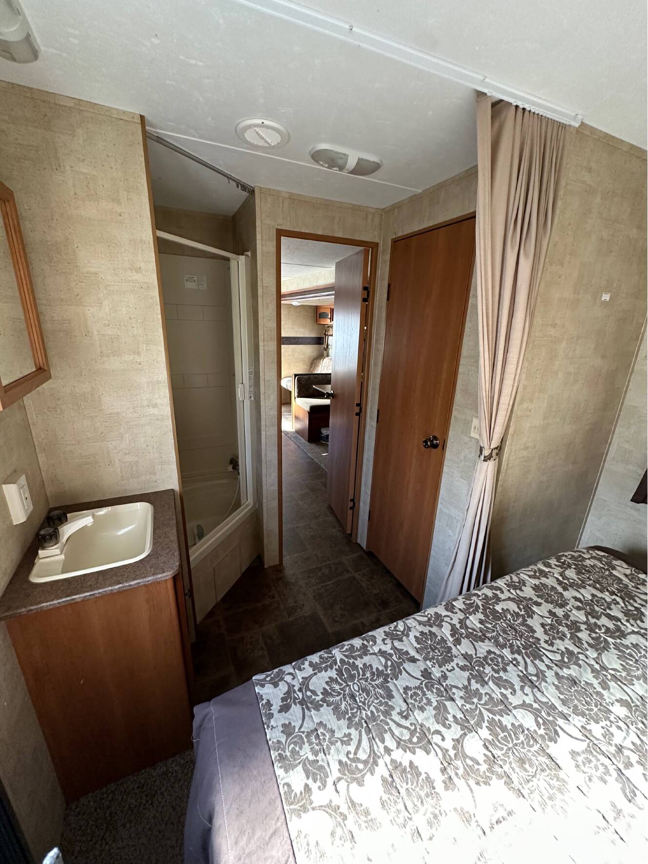 A photo of this 2011 Keystone HIDEOUT 26RLS