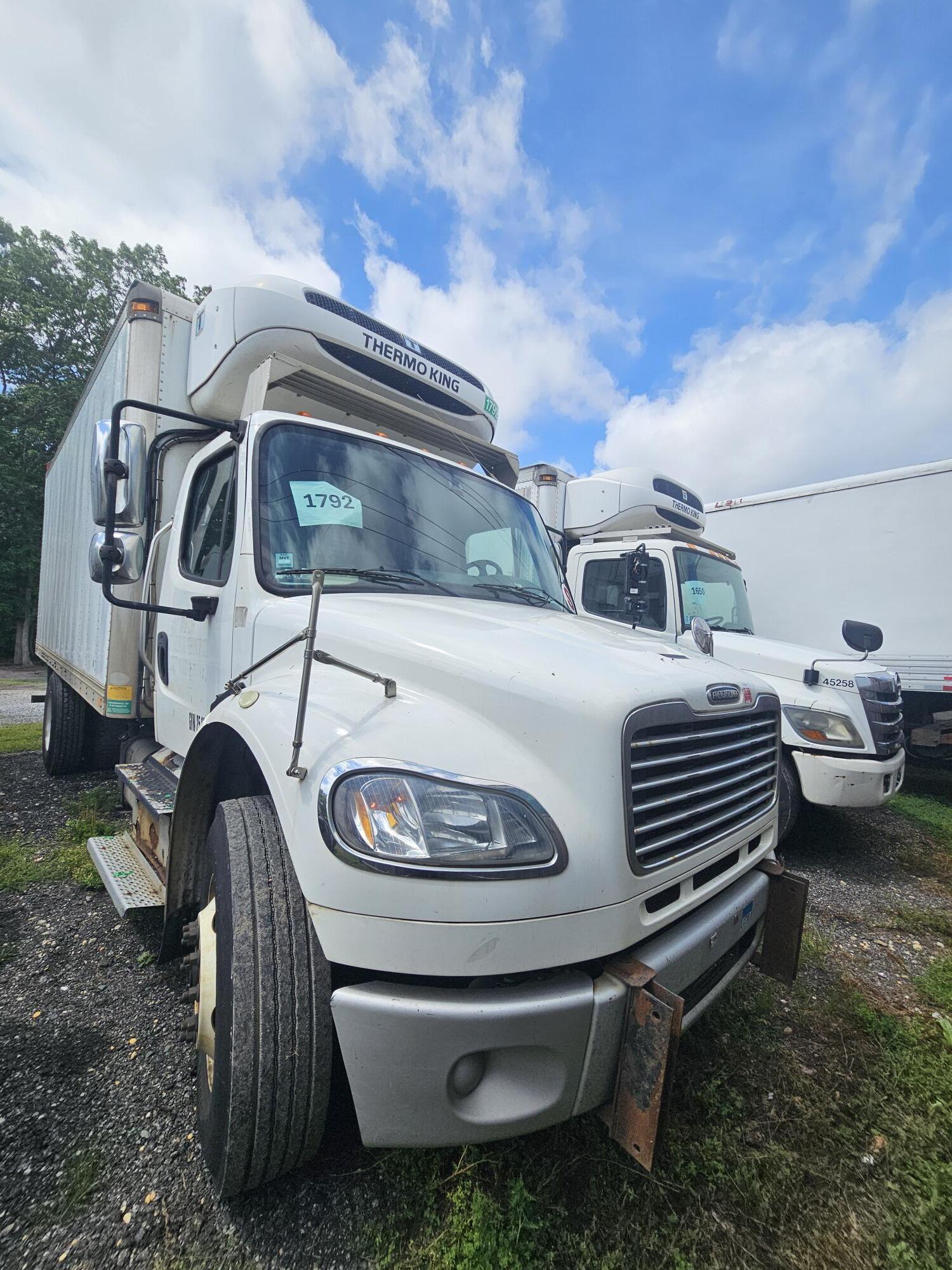 2015 FREIGHTLINER BUSINESS CLASS M2 106 in Lakewood, NJ