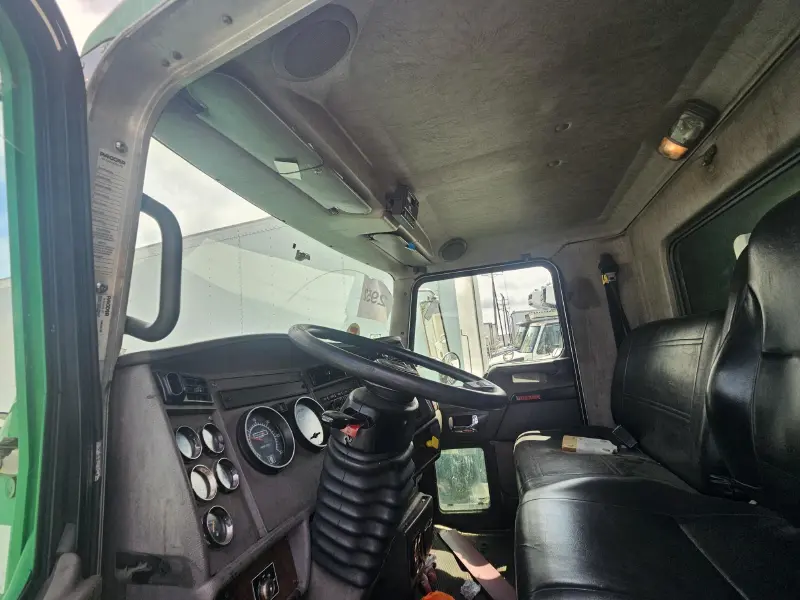 2010 KENWORTH T3