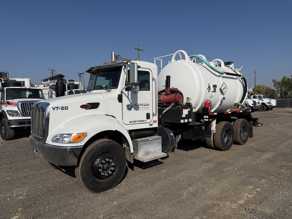 2013 PETERBILT 348 in Bakersfield, CA