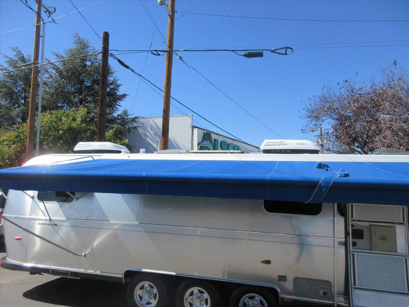 A photo of this 2005 Airstream CLASSIC