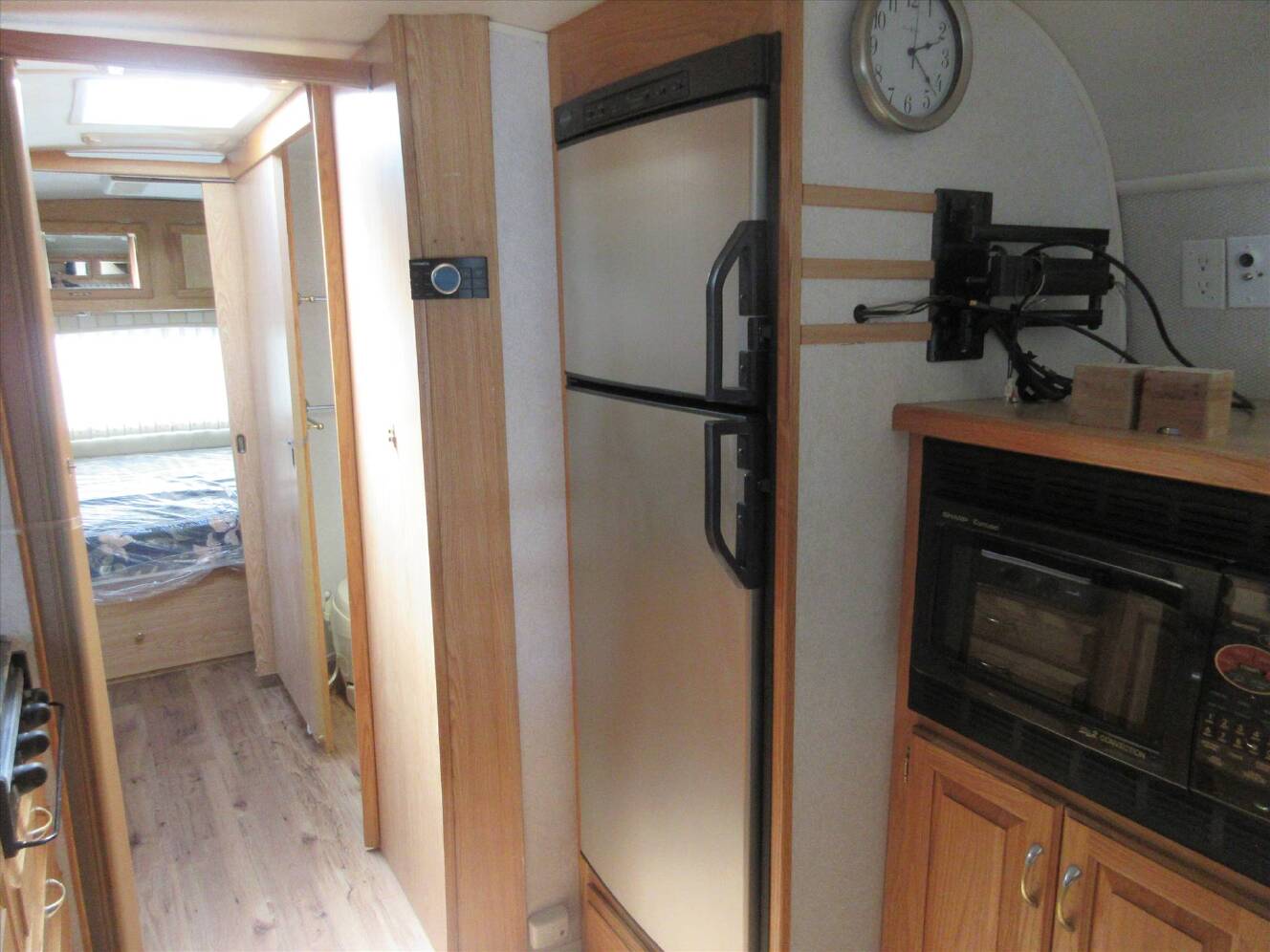 A photo of this 2005 Airstream CLASSIC
