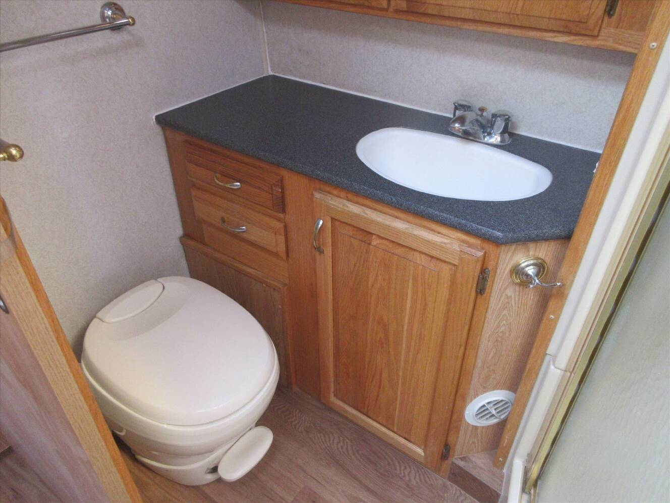 A photo of this 2005 Airstream CLASSIC