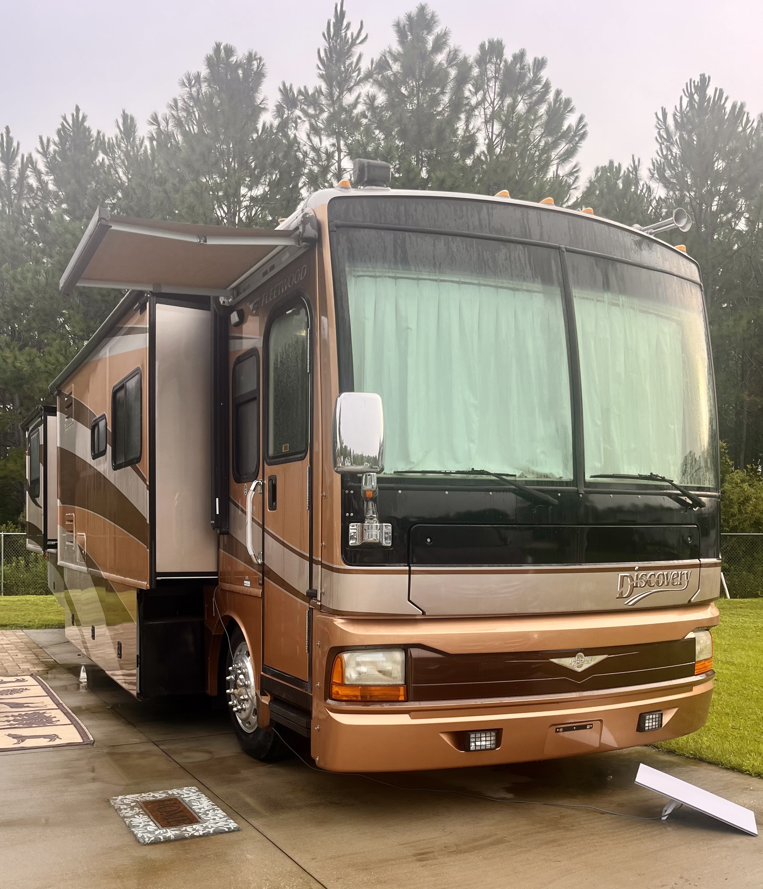 2005 Fleetwood DISCOVERY 39L RV