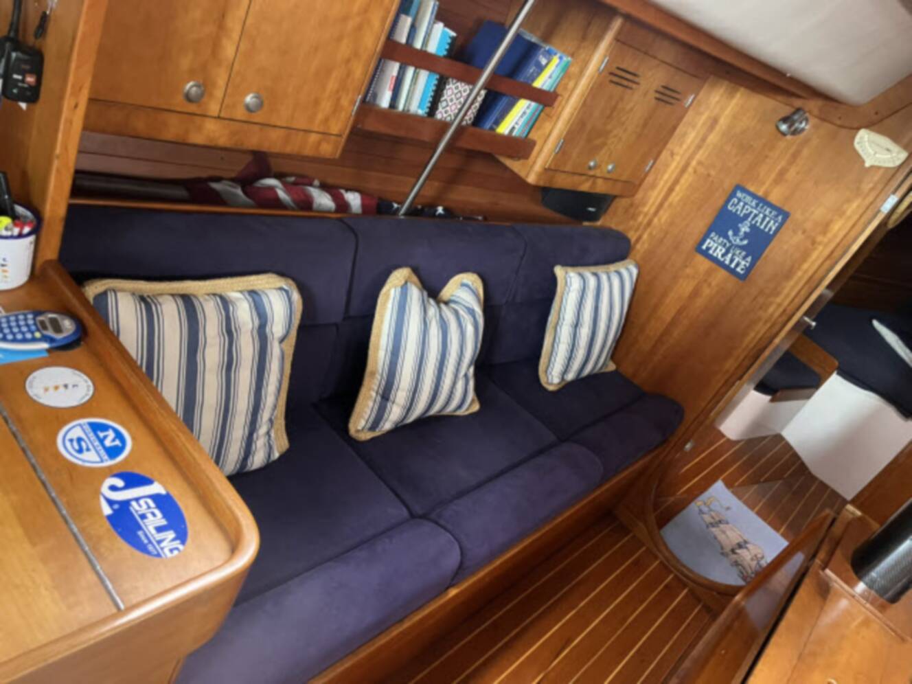 A photo of this 2004 J Boats J/133