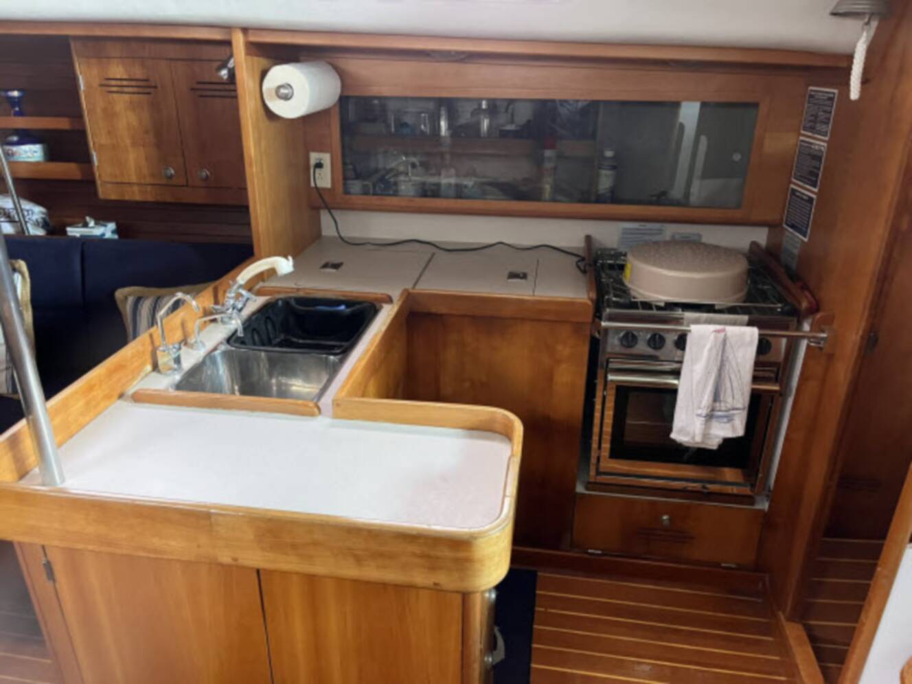 A photo of this 2004 J Boats J/133