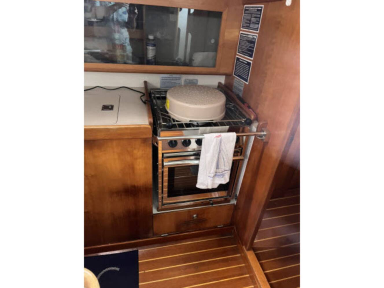 A photo of this 2004 J Boats J/133