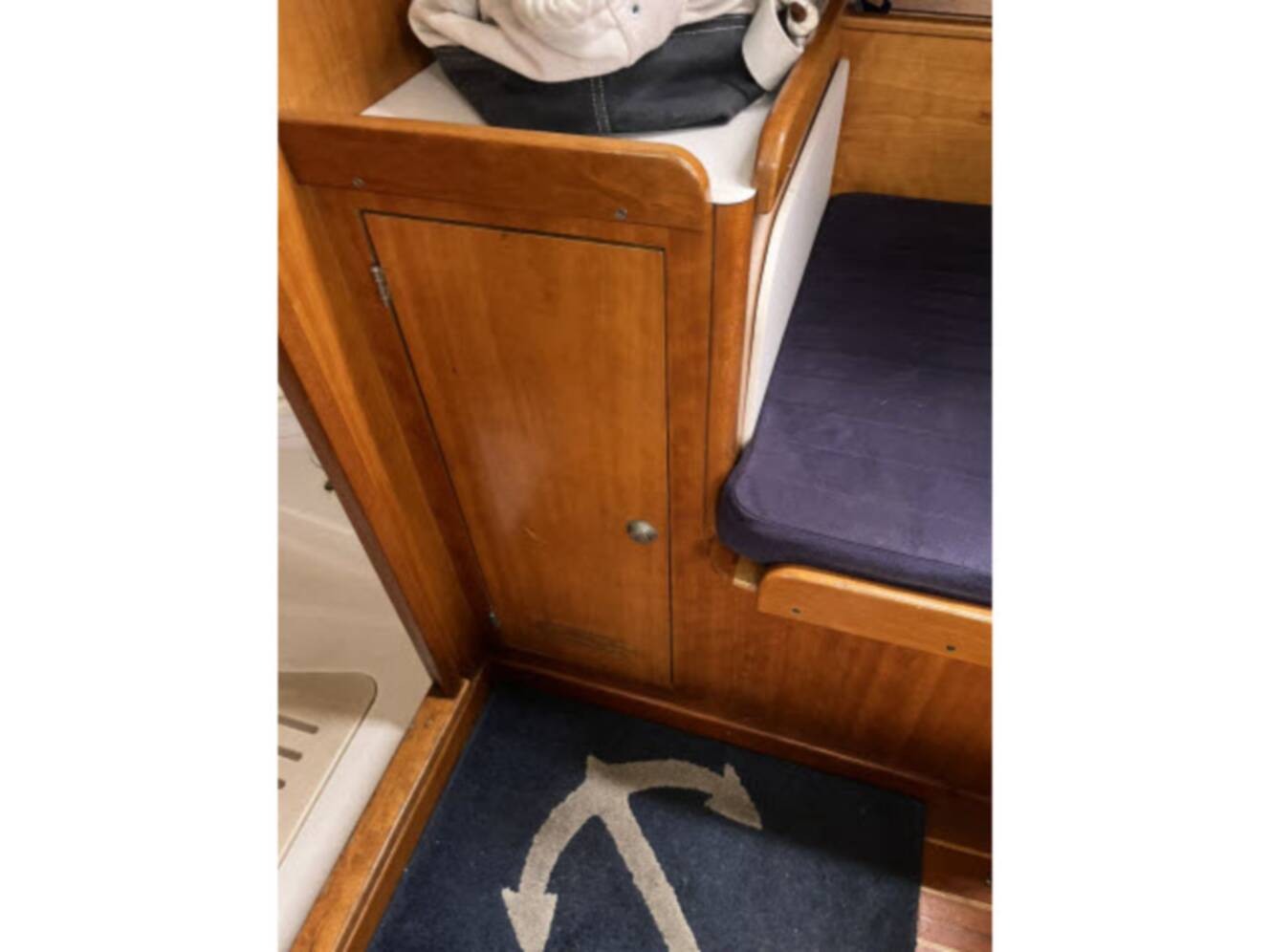 A photo of this 2004 J Boats J/133