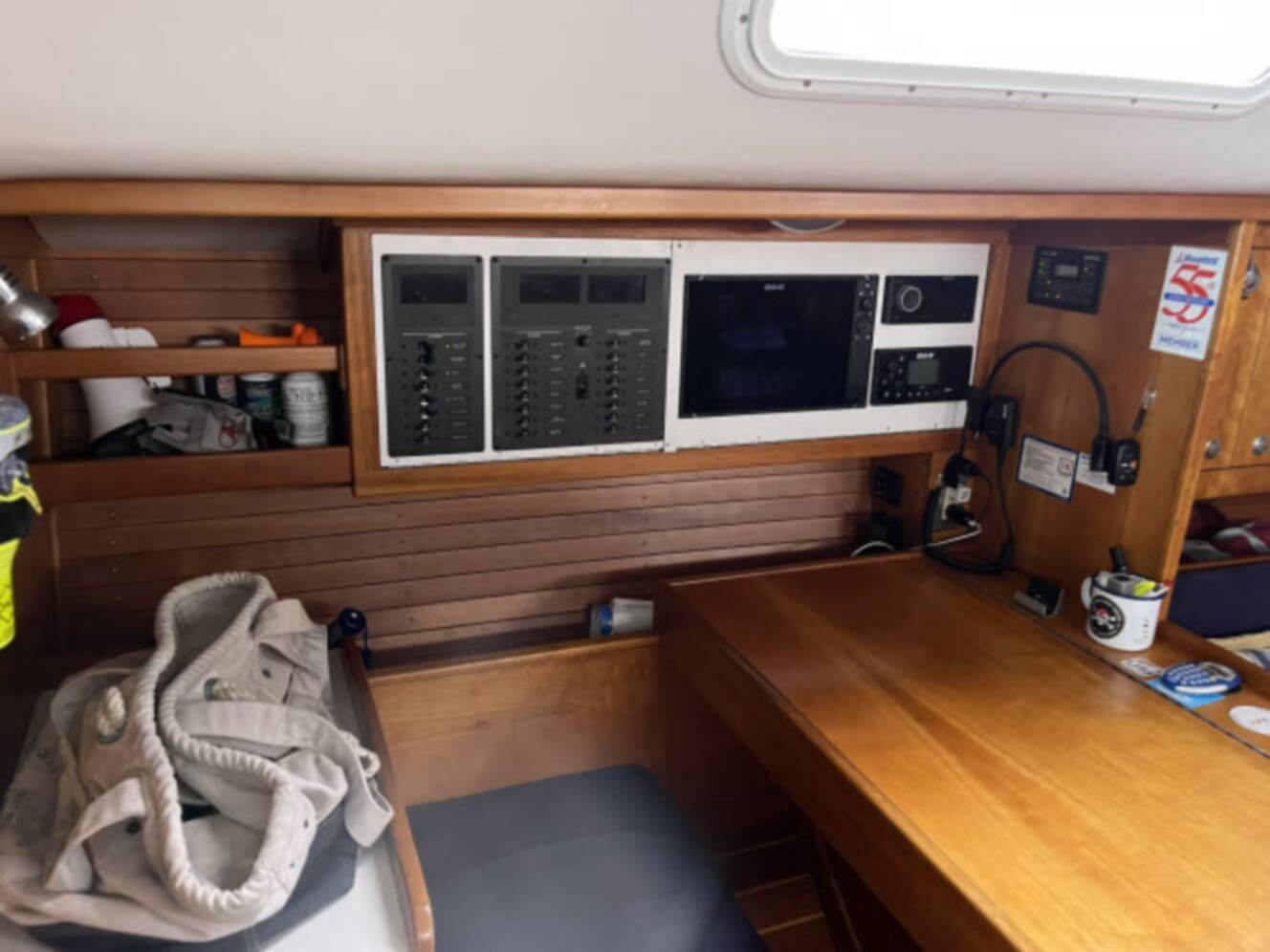 A photo of this 2004 J Boats J/133