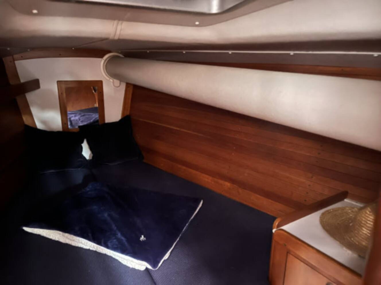A photo of this 2004 J Boats J/133