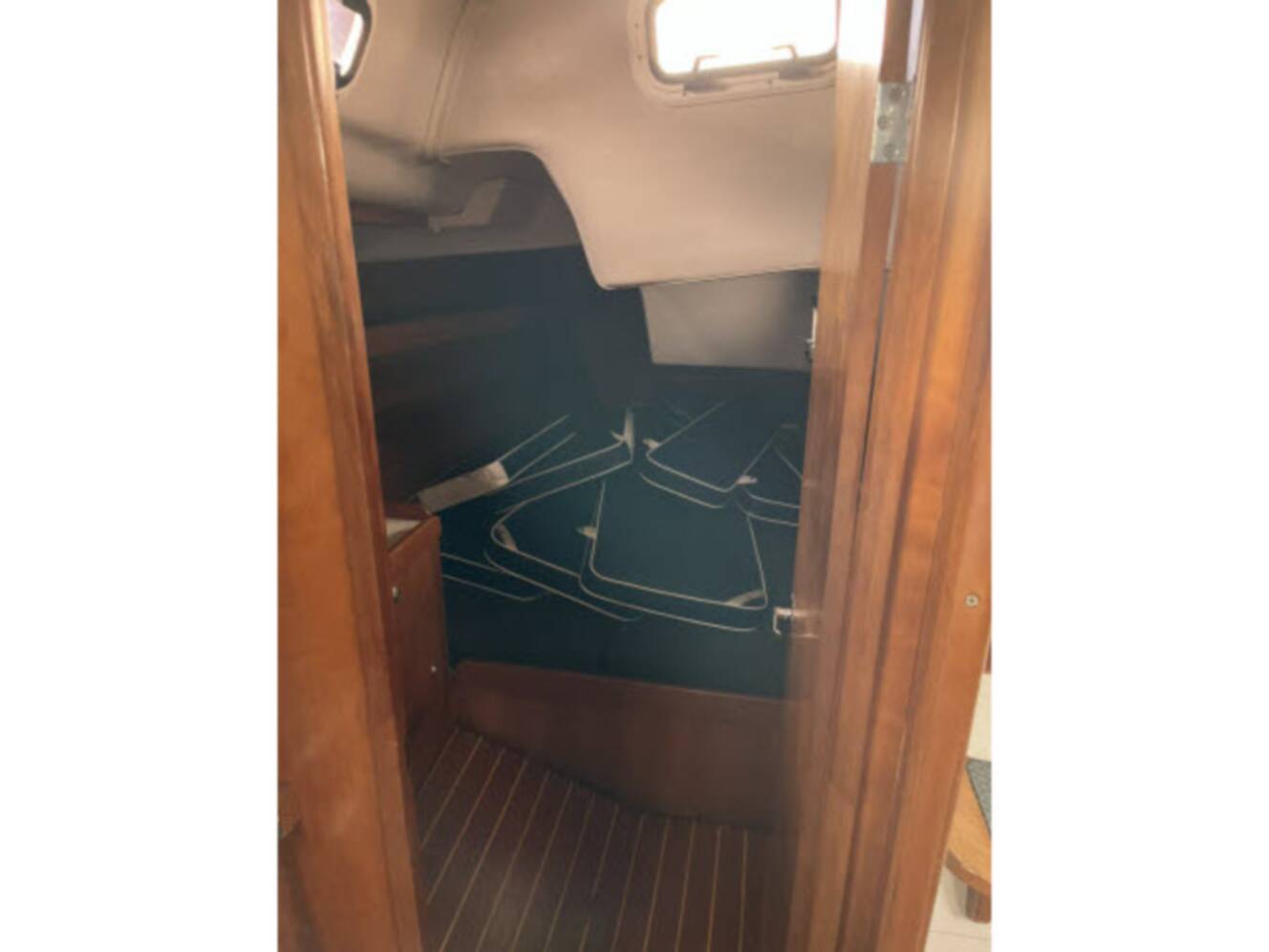 A photo of this 2004 J Boats J/133