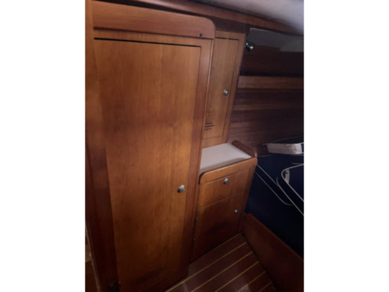 A photo of this 2004 J Boats J/133