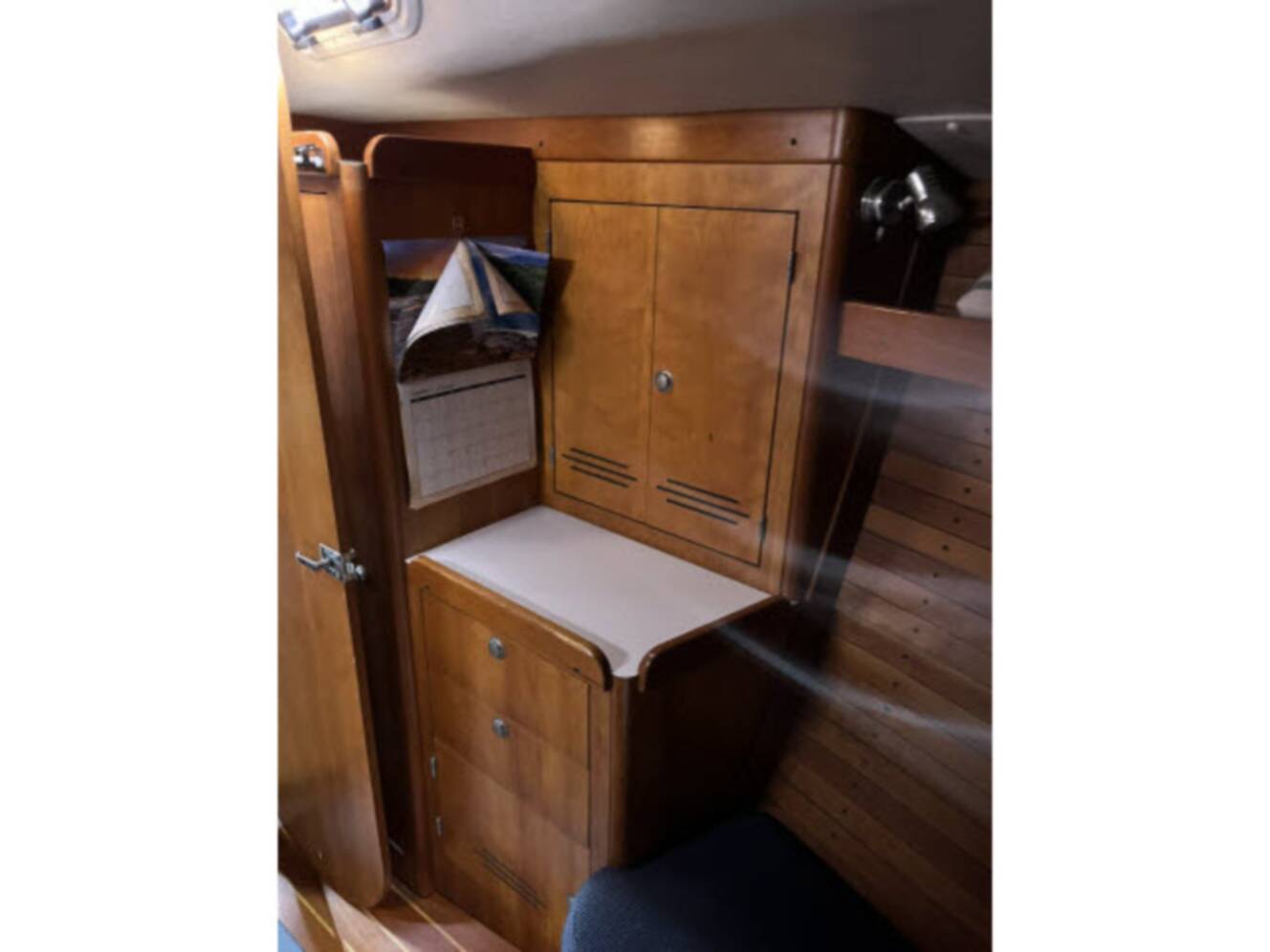 A photo of this 2004 J Boats J/133