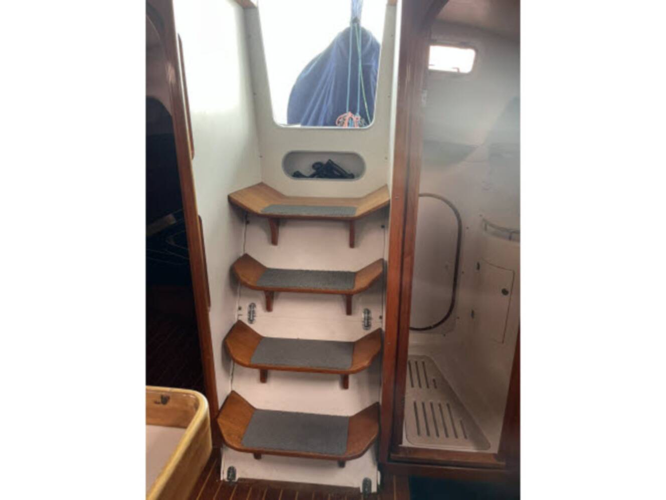 A photo of this 2004 J Boats J/133