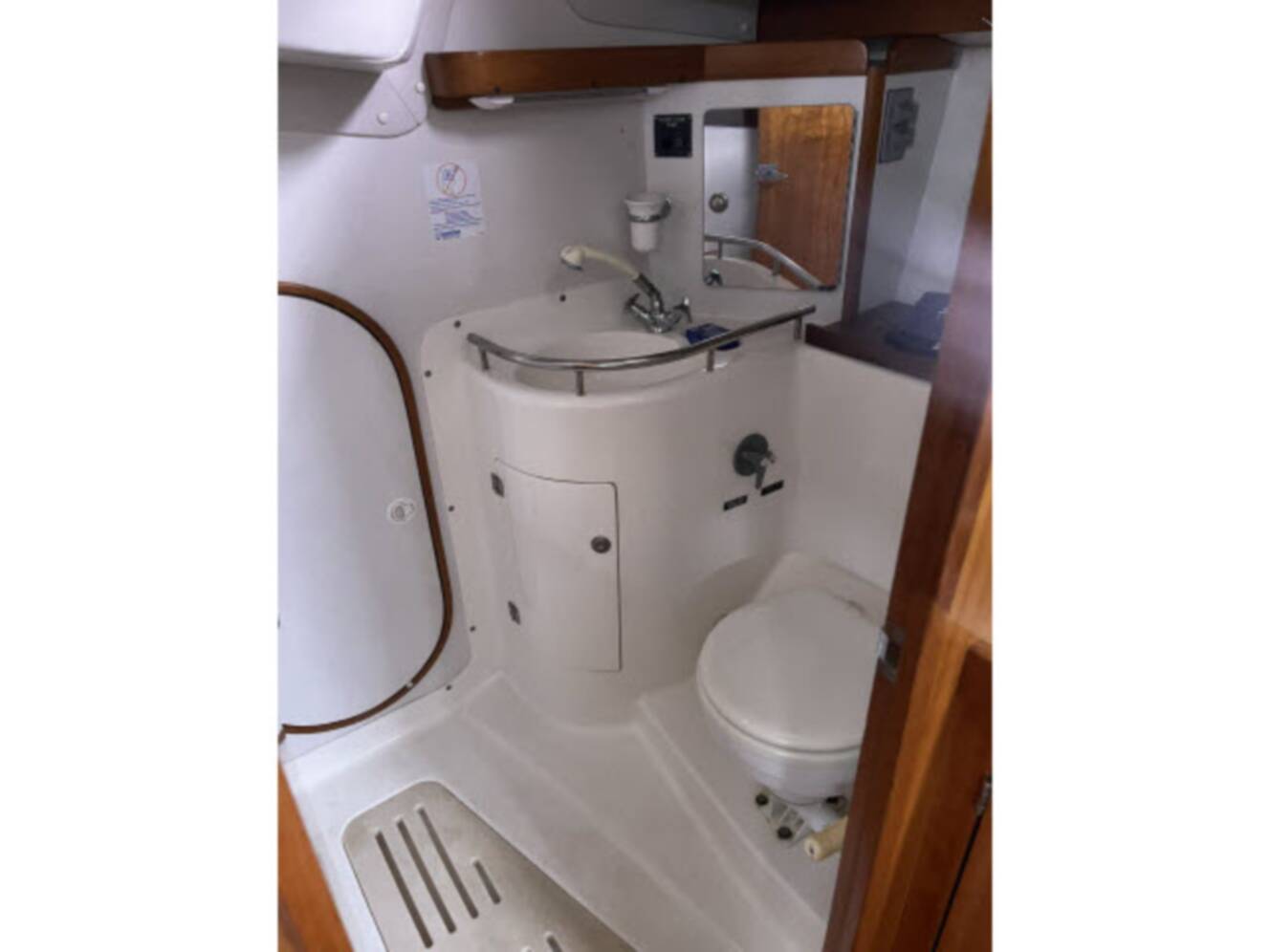 A photo of this 2004 J Boats J/133