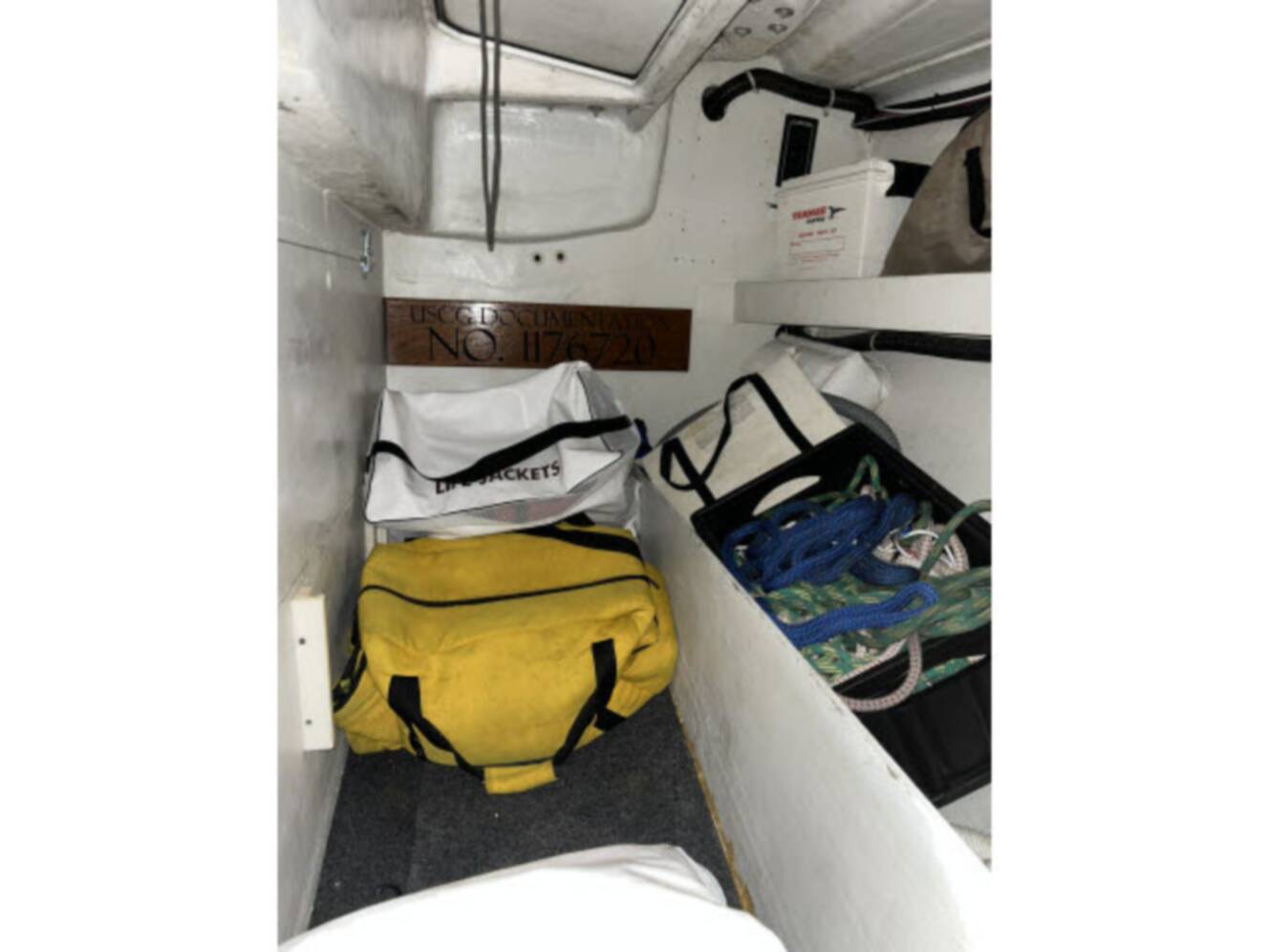 A photo of this 2004 J Boats J/133