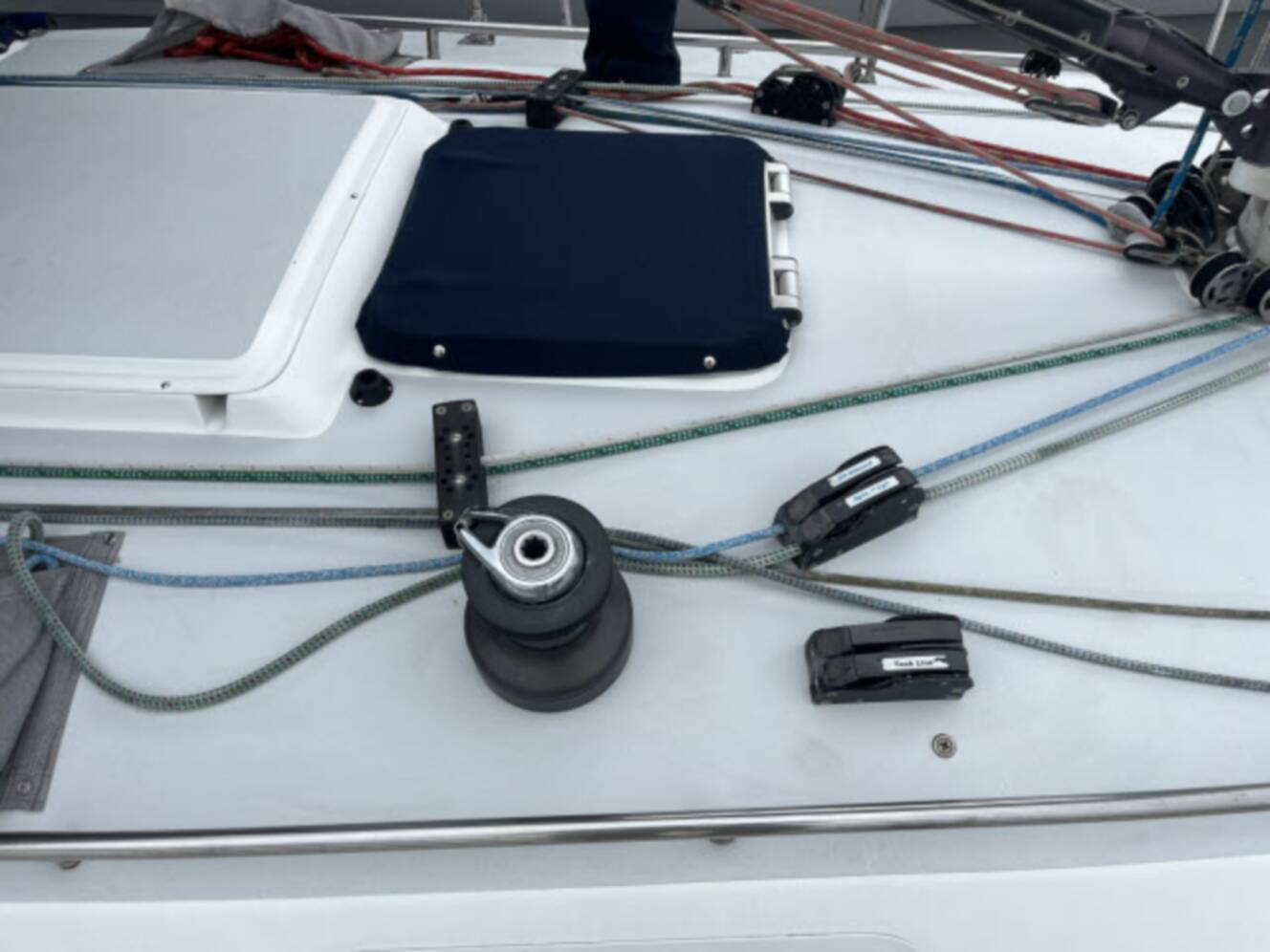 A photo of this 2004 J Boats J/133