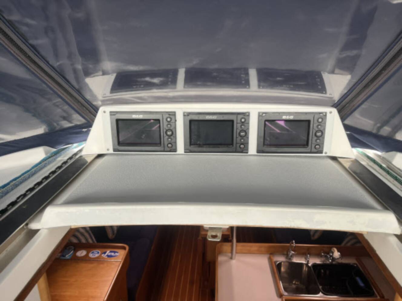 A photo of this 2004 J Boats J/133