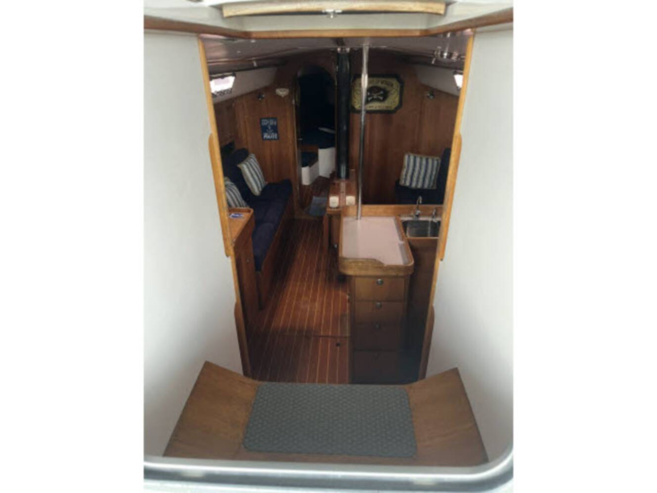 A photo of this 2004 J Boats J/133