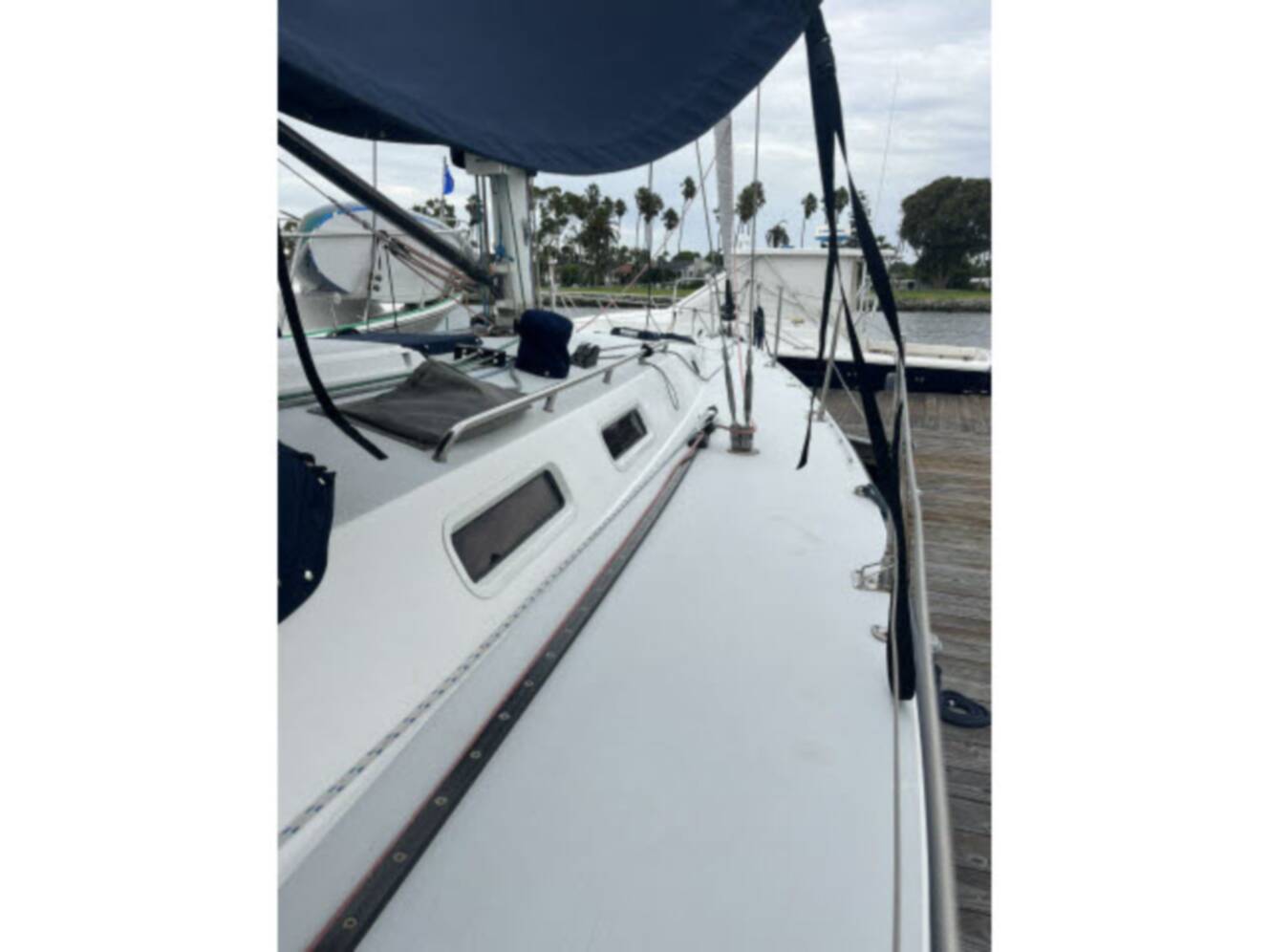 A photo of this 2004 J Boats J/133