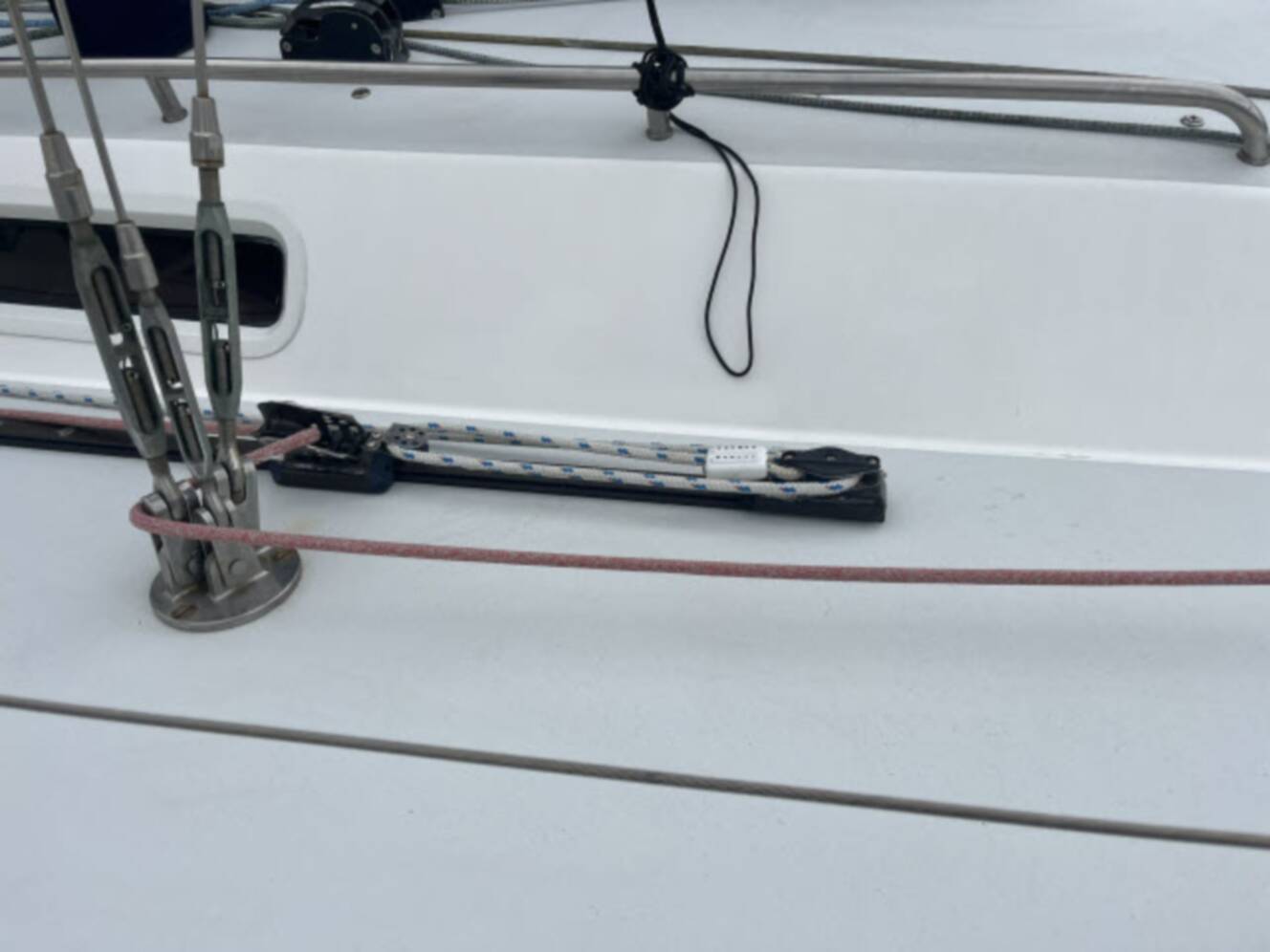 A photo of this 2004 J Boats J/133