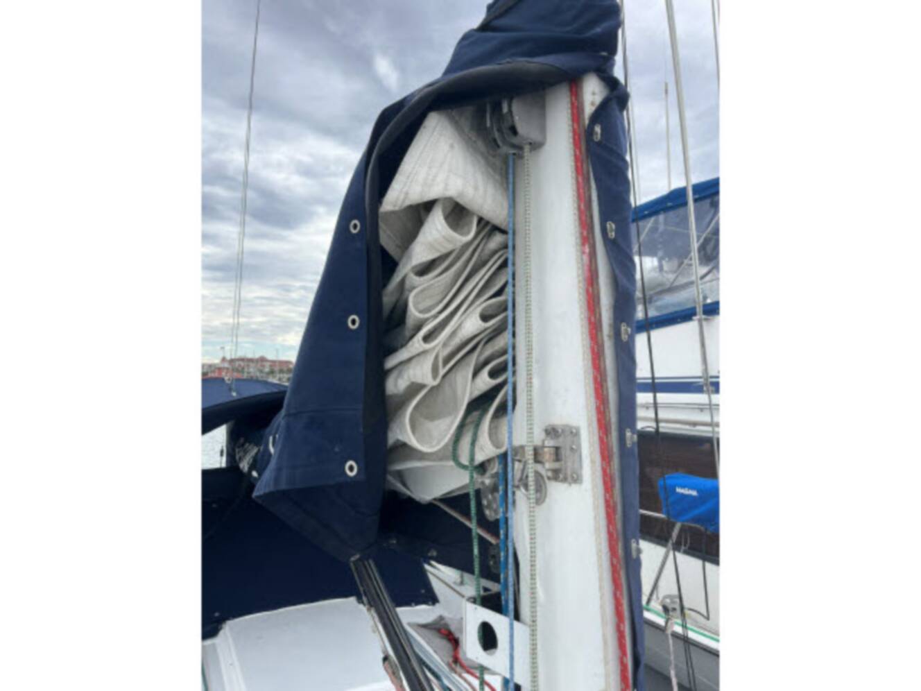 A photo of this 2004 J Boats J/133