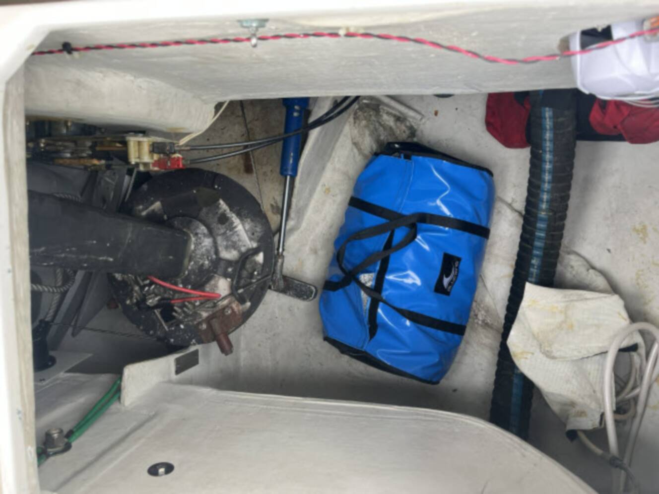 A photo of this 2004 J Boats J/133