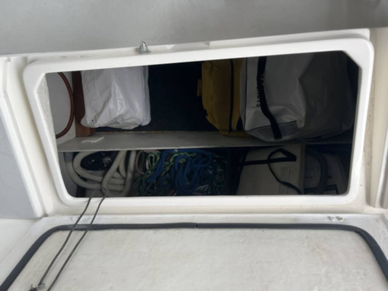 A photo of this 2004 J Boats J/133