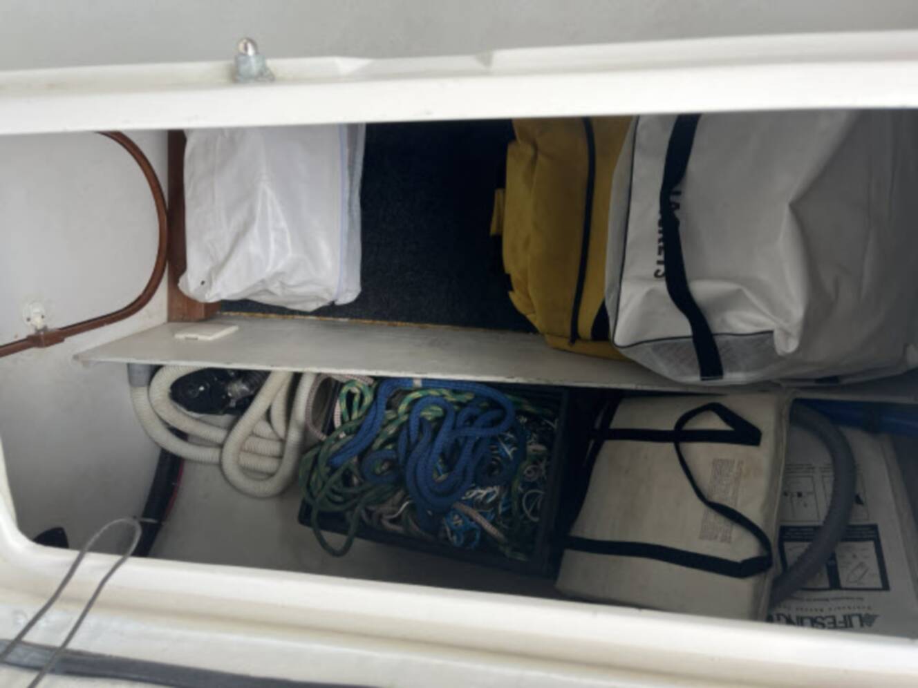 A photo of this 2004 J Boats J/133