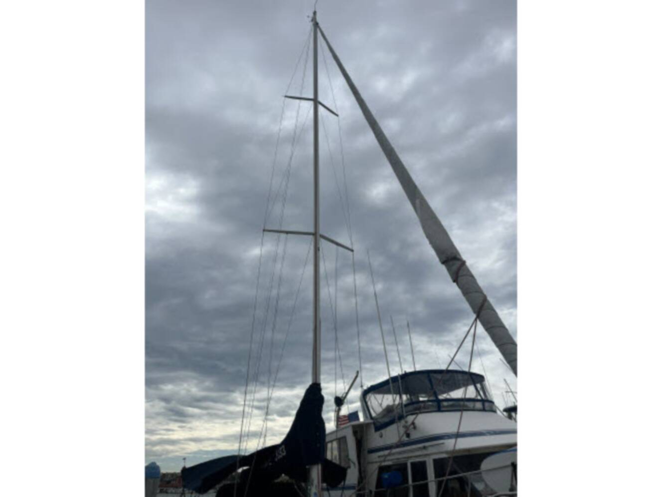 A photo of this 2004 J Boats J/133