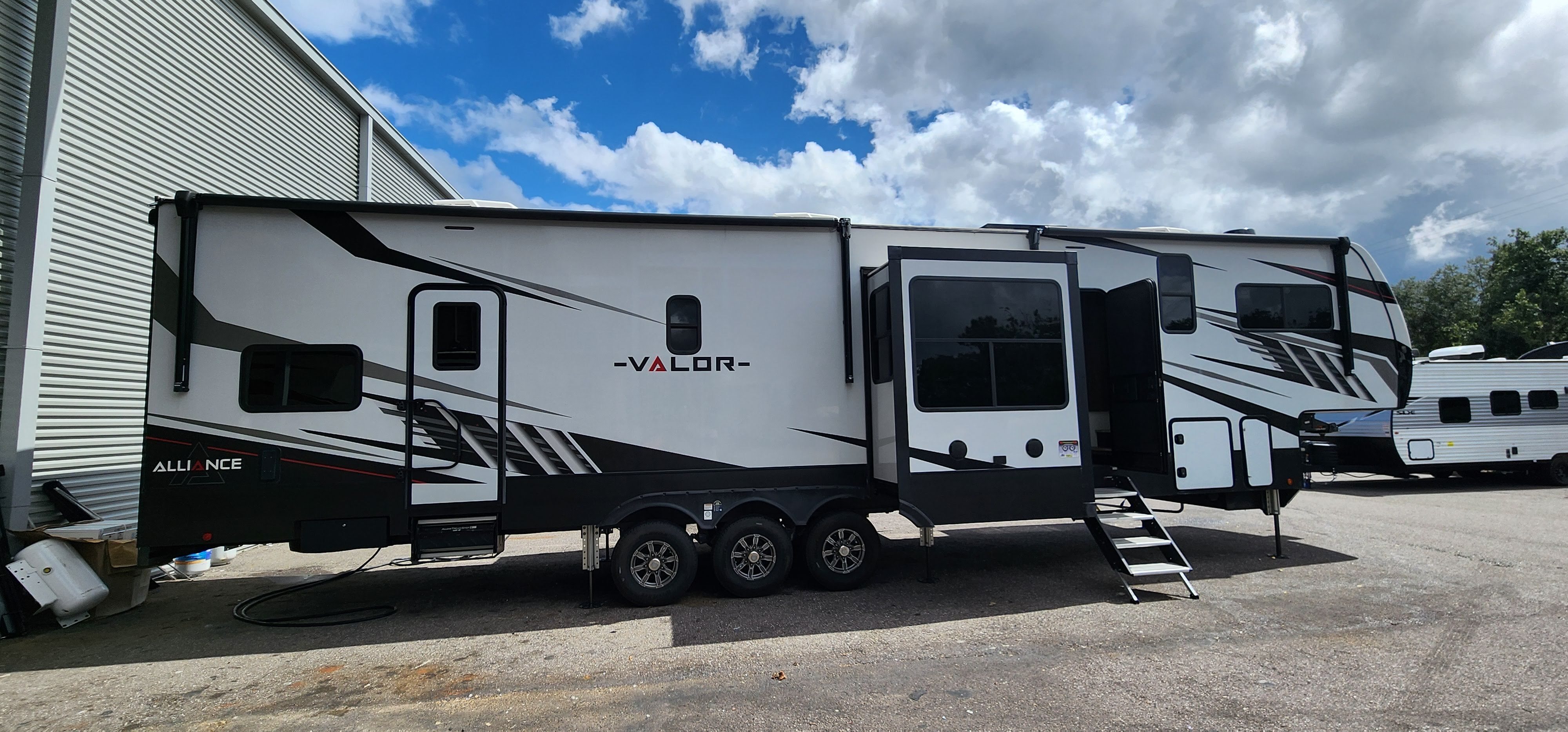 2022 Alliance Rv VALOR 43V13 in clearwater FL