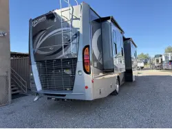 2007 FLEETWOOD DISCOVERY 39L