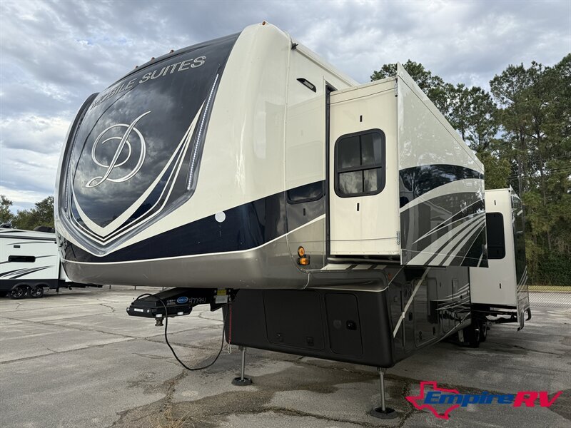 2022 DRV MOBILE SUITES 41RKSB4 RV