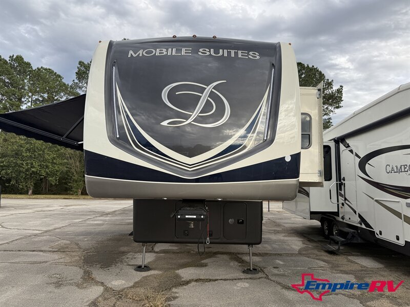 2022 DRV MOBILE SUITES 41RKSB4 in liberty TX