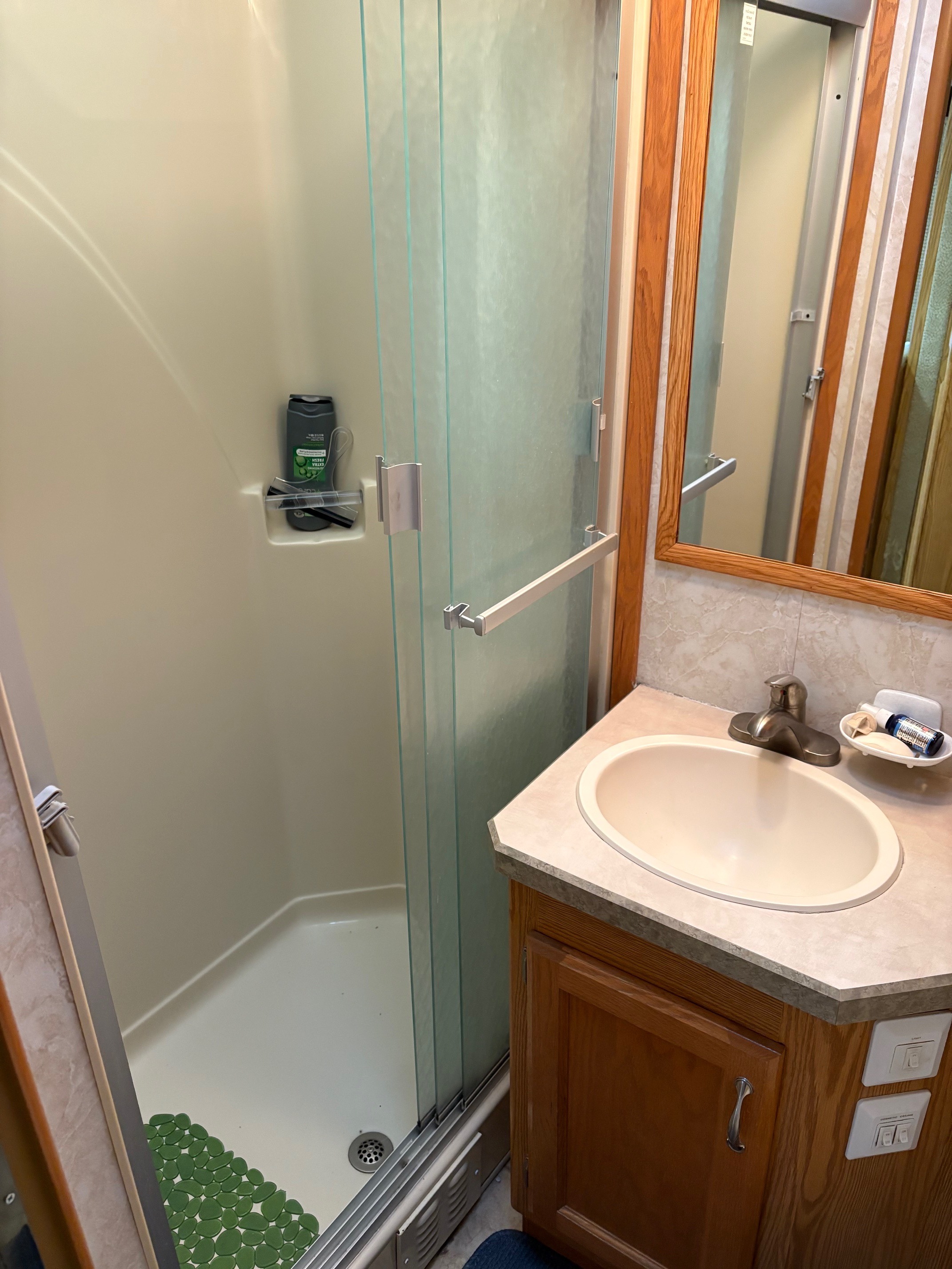 2005 Monaco MONARCH 30SFS in othello WA