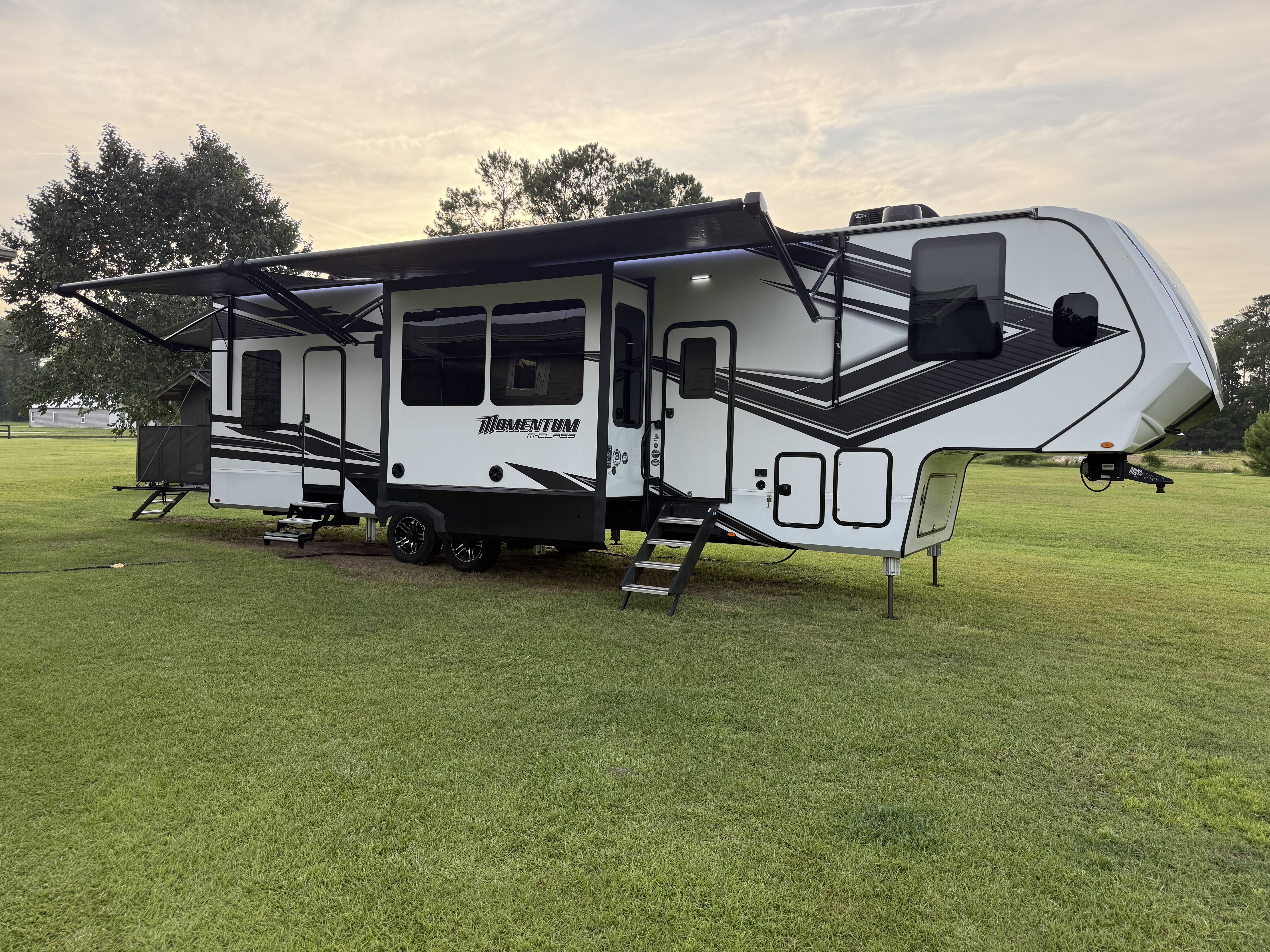 2022 Grand Design MOMENTUM M-CLASS 349M in longs SC