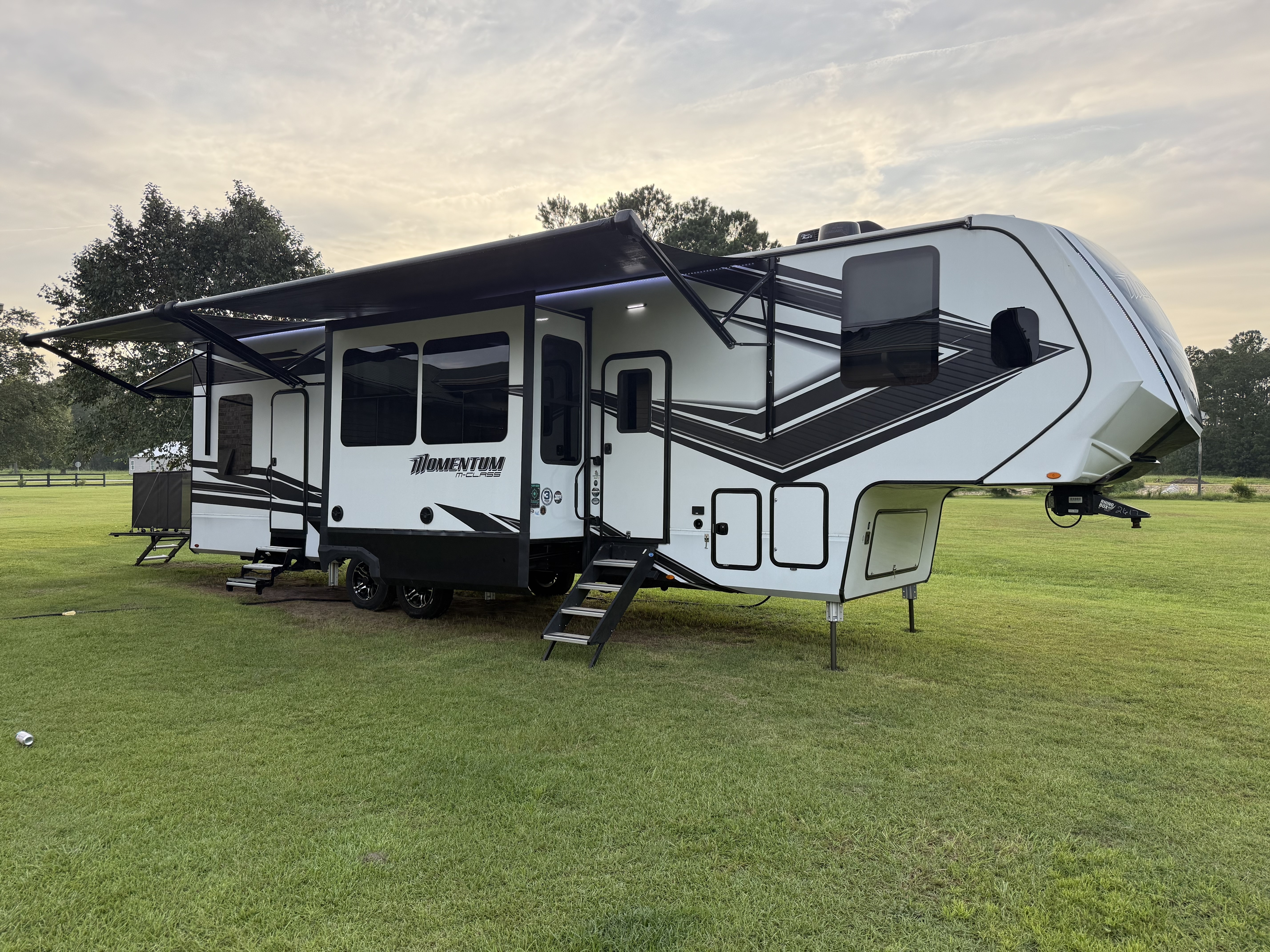 2022 Grand Design MOMENTUM M-CLASS 349M in longs SC