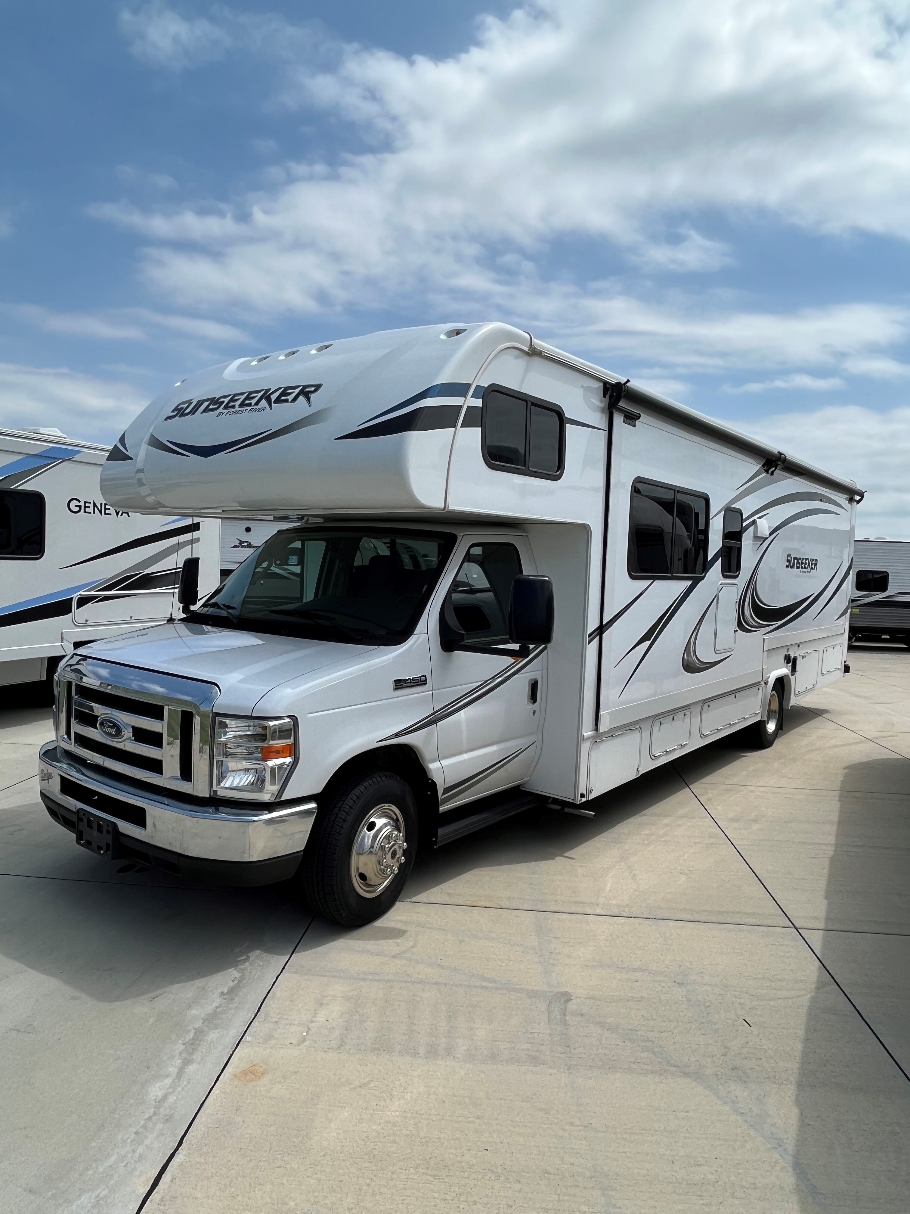 2019 Forest River SUNSEEKER 3270S in phoenix AZ