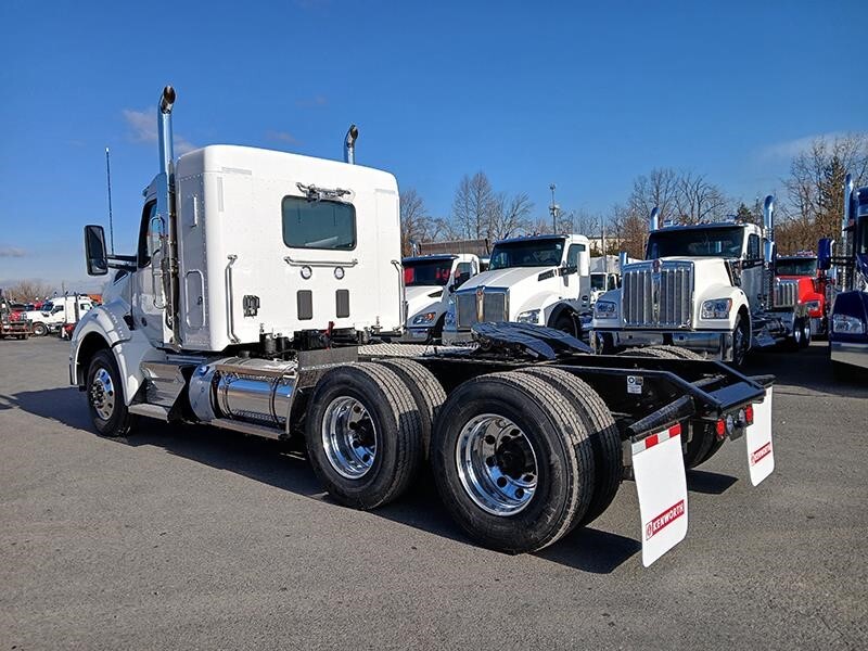 2025 Kenworth T880 photo 3