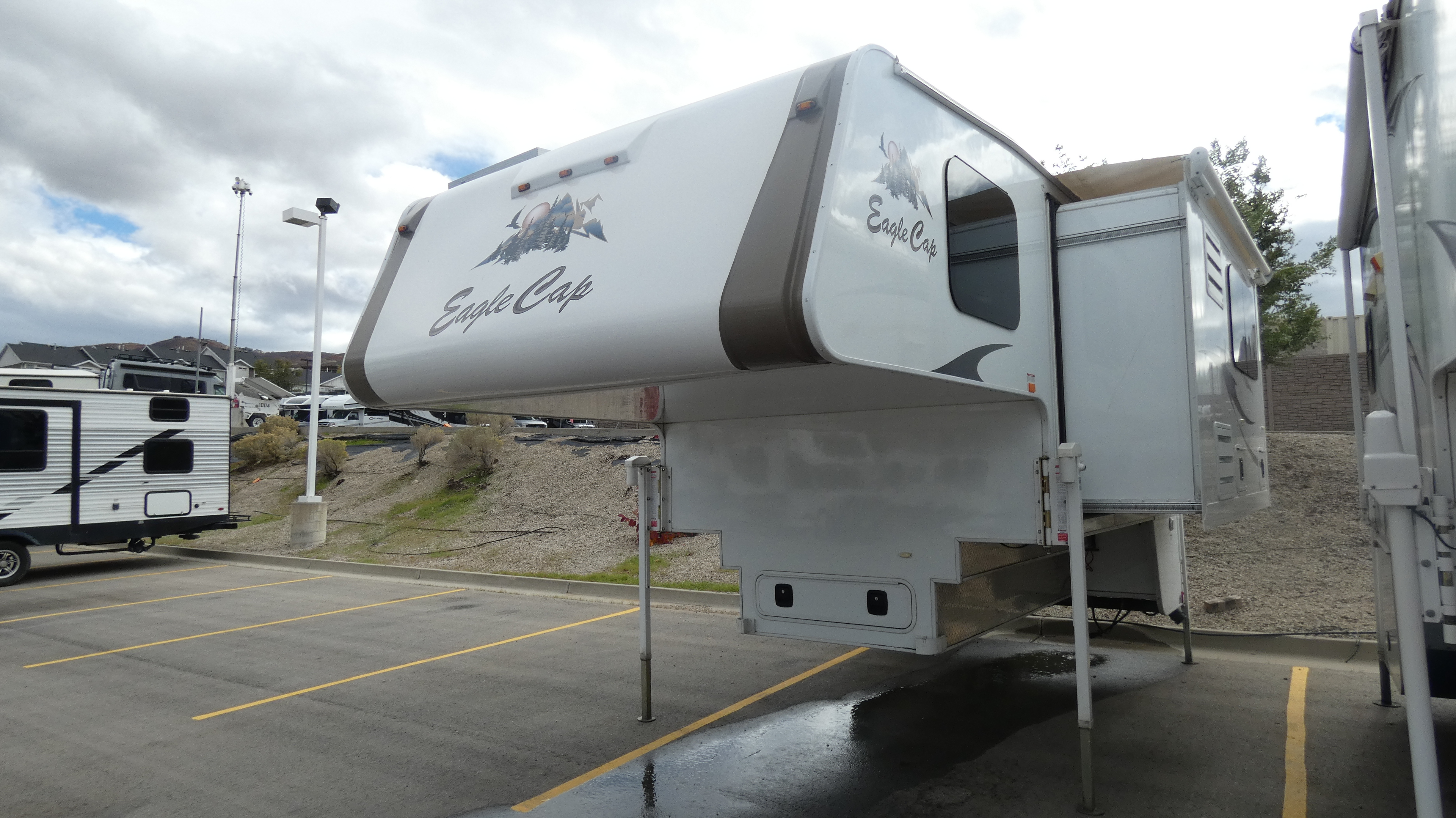 Used 2016 Adventurer Manufacturing Eagle Cap 995 For Sale in