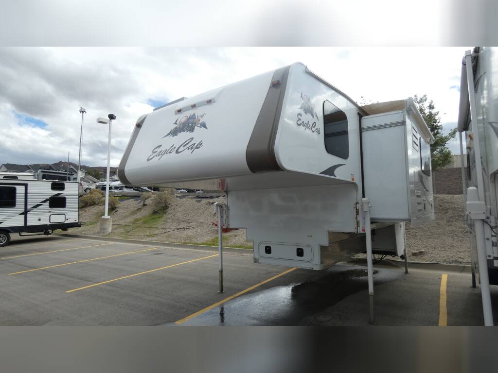 Used 2016 Adventurer Manufacturing Eagle Cap 995 For Sale in