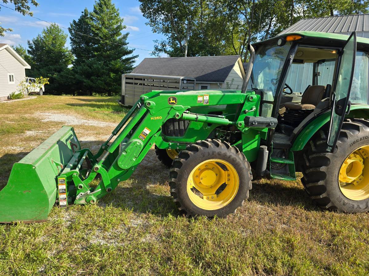 2020 JOHN DEERE 5083E in Indianola, IA