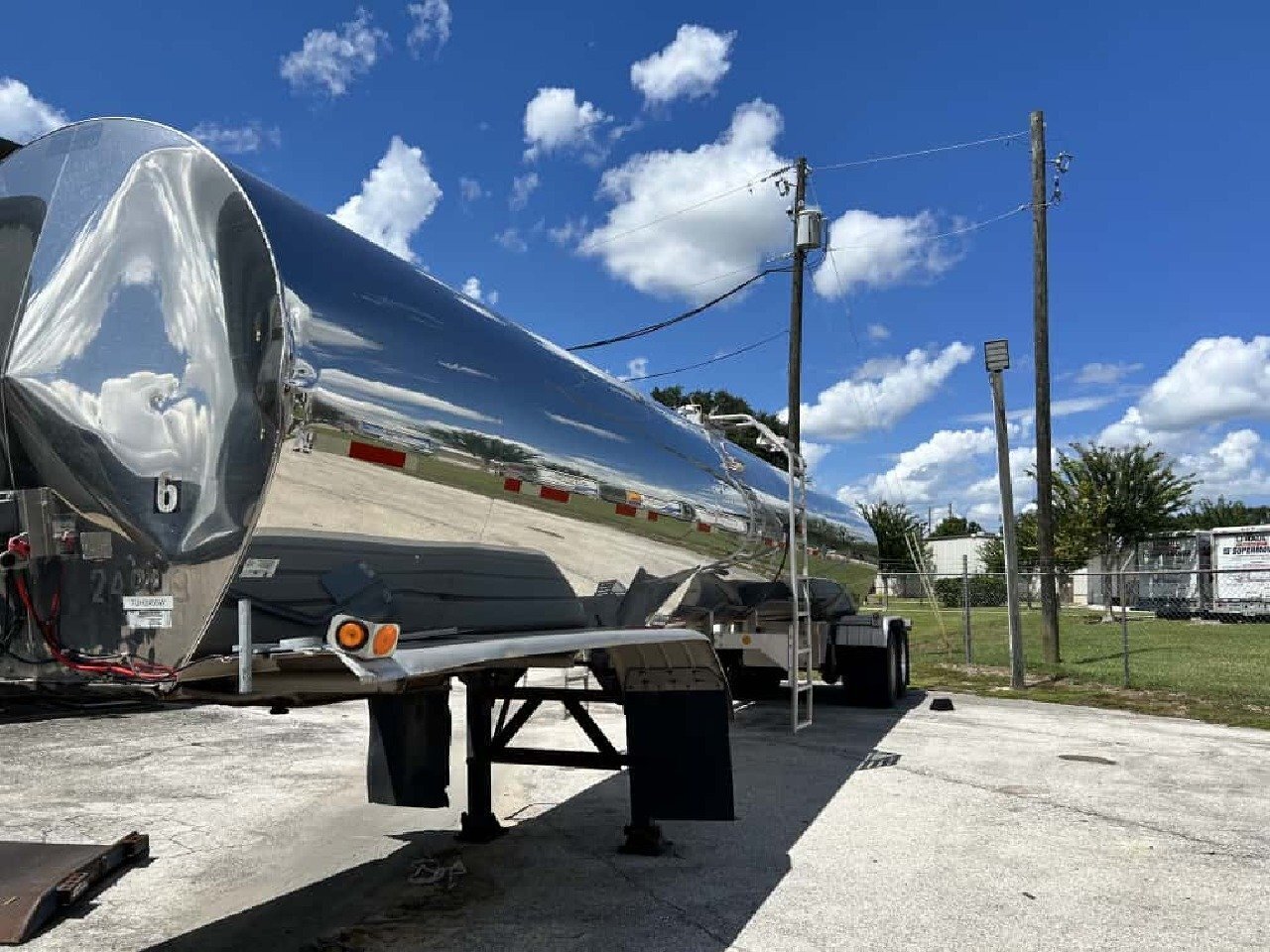 2001 POLAR Tank Trailer 6700gls SRJ in Bonita Springs, FL