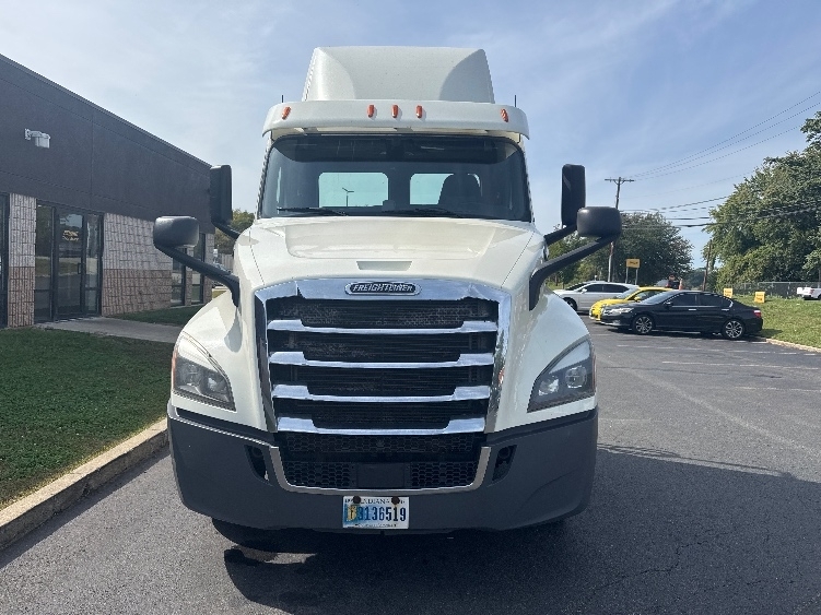 2019 Freightliner Cascadia 126" Day cab photo 2