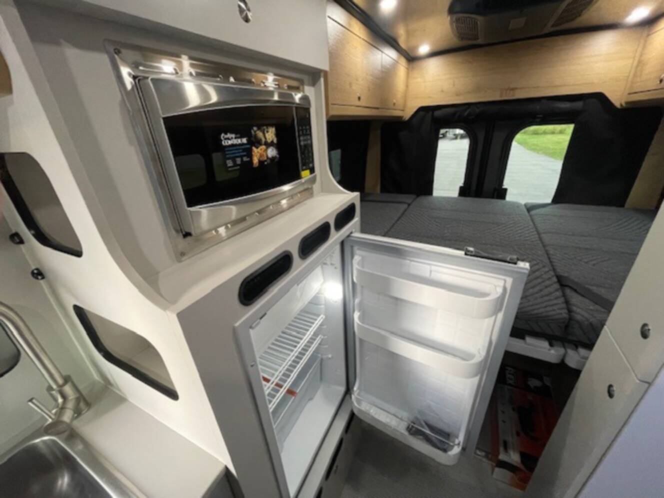 A photo of this 2026 Airstream Rangeline Pop Top