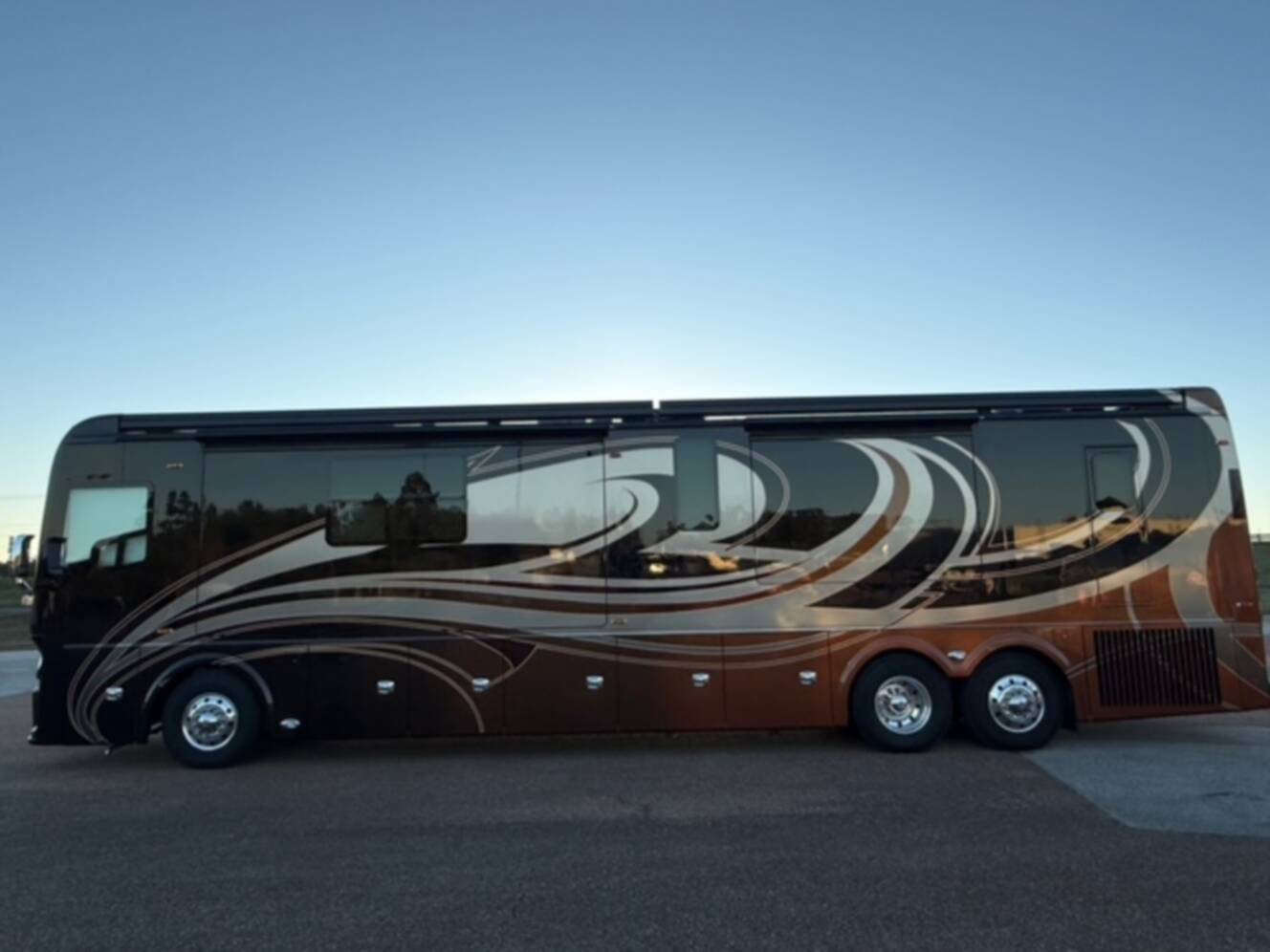 A photo of this 2022 Foretravel REALM FS605 LV3