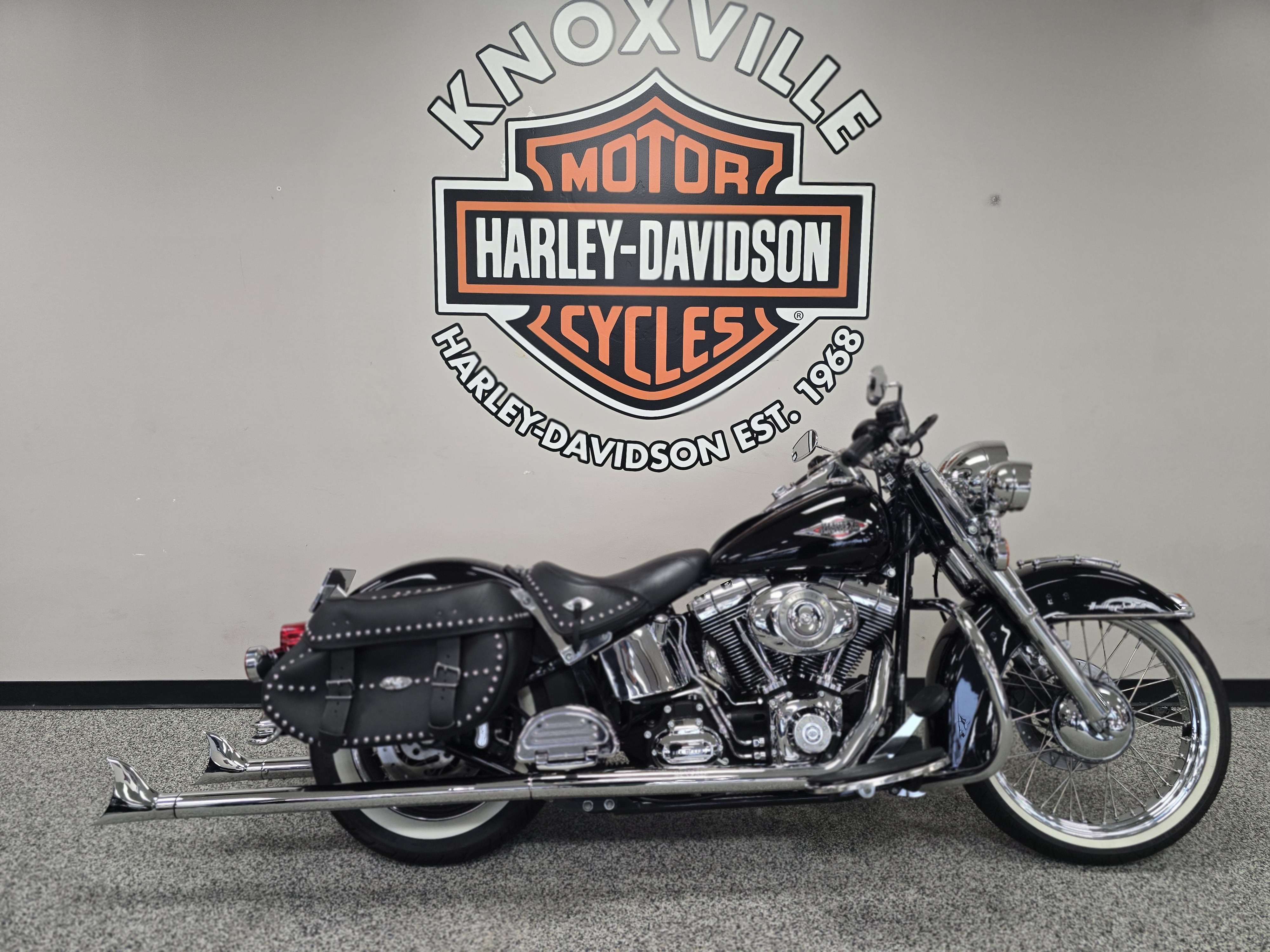 BEE CHASE CAR 1/64 Kaido House x Mini GT Chevrolet Silverado