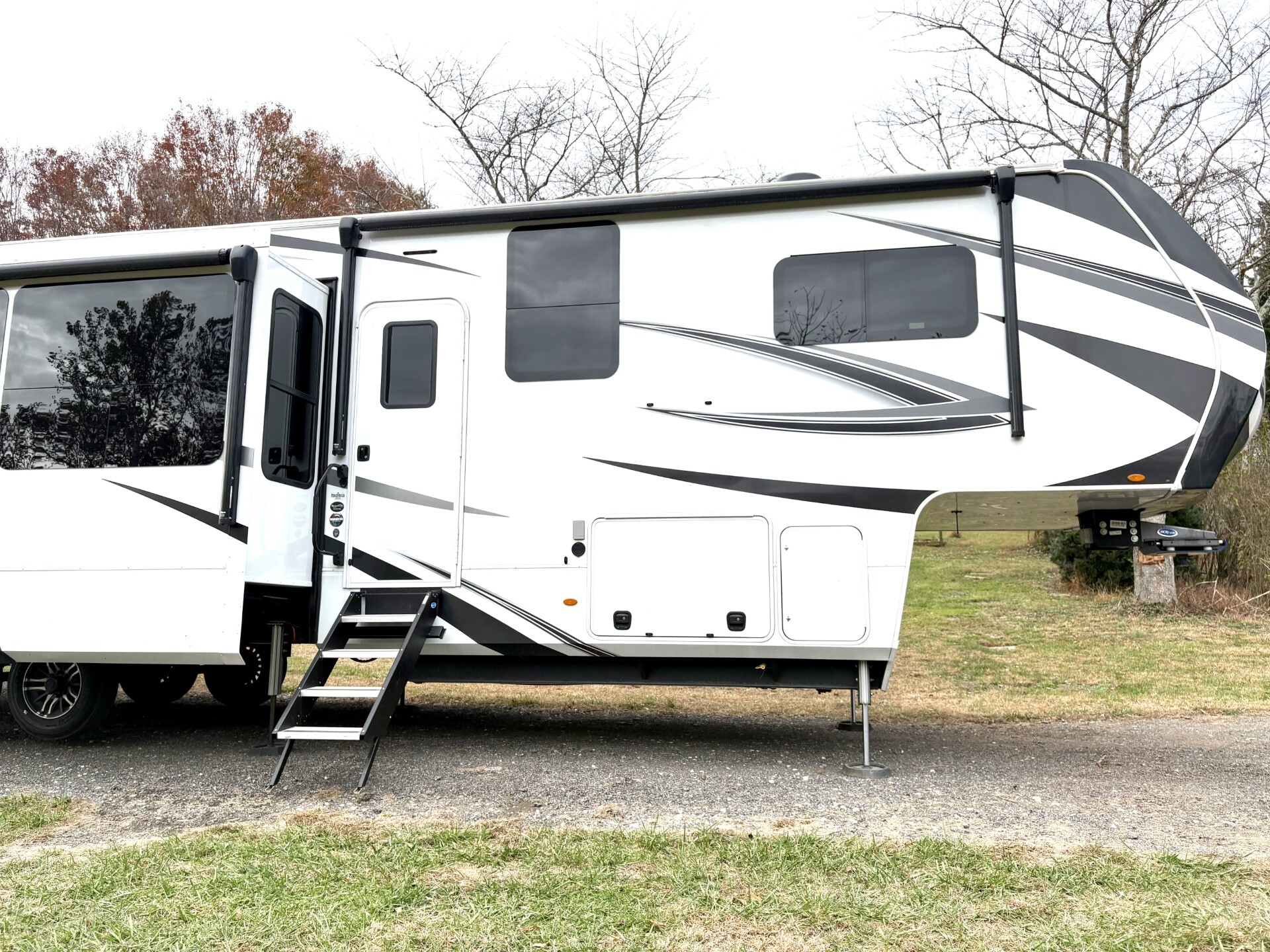 2024 Grand Design SOLITUDE 391DL in finksburg MD