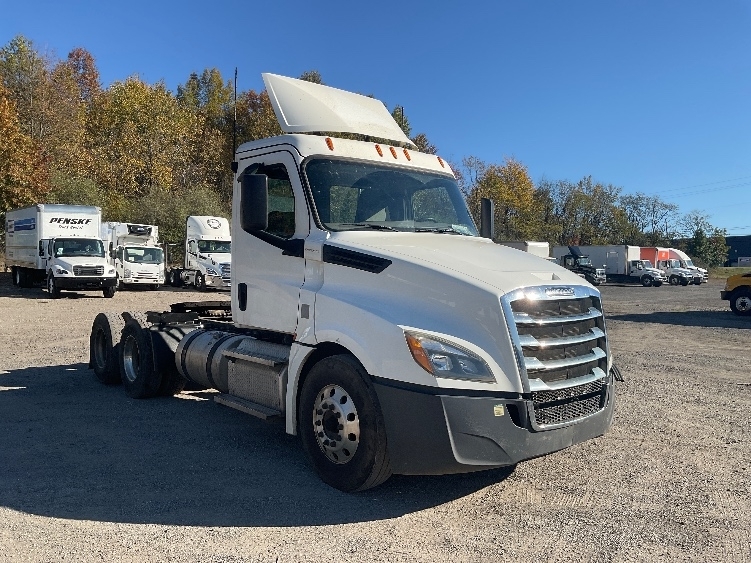 2020 FREIGHTLINER CASCADIA 126 in Youngstown, OH